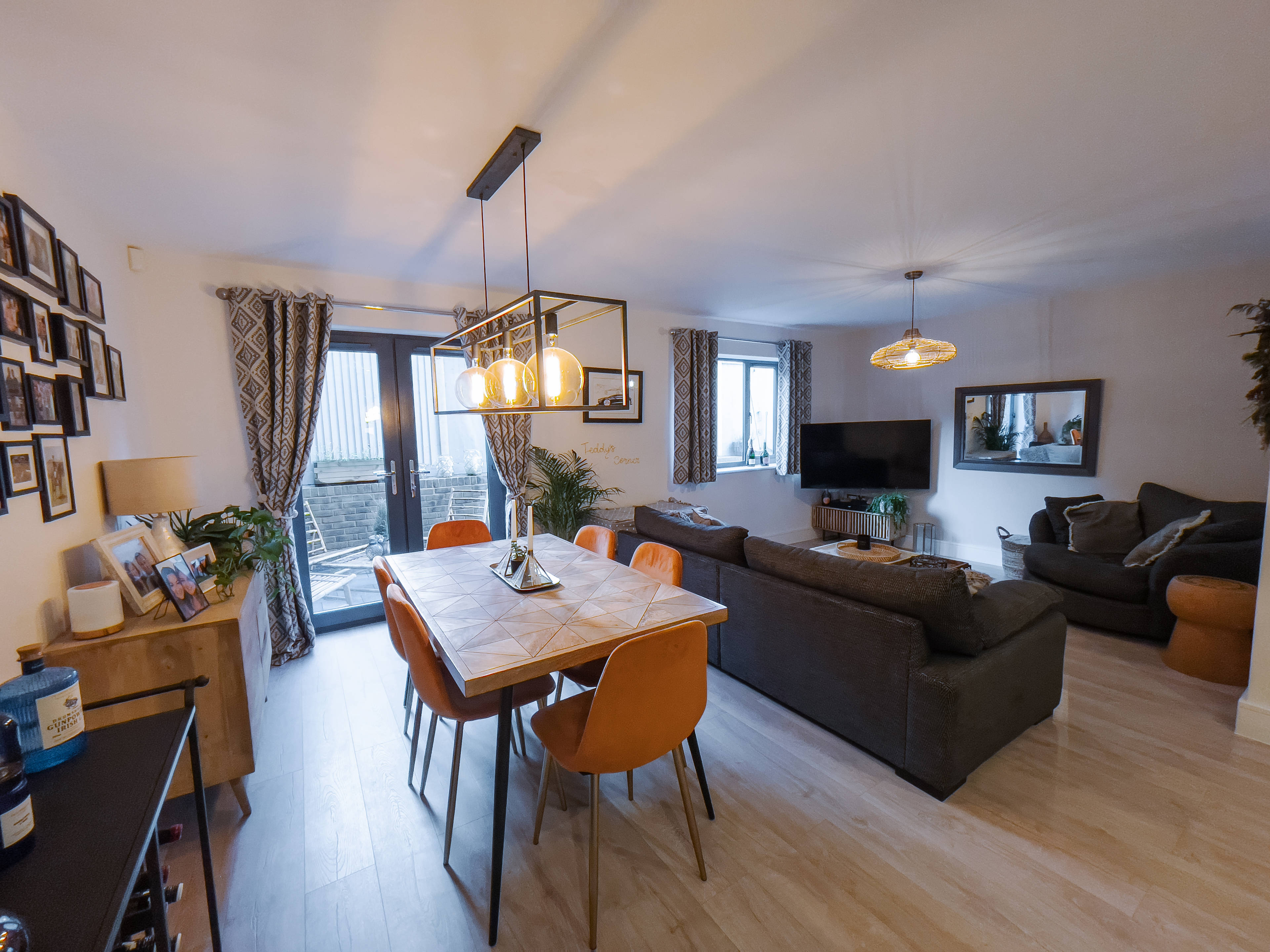Lounge/Dining Room
