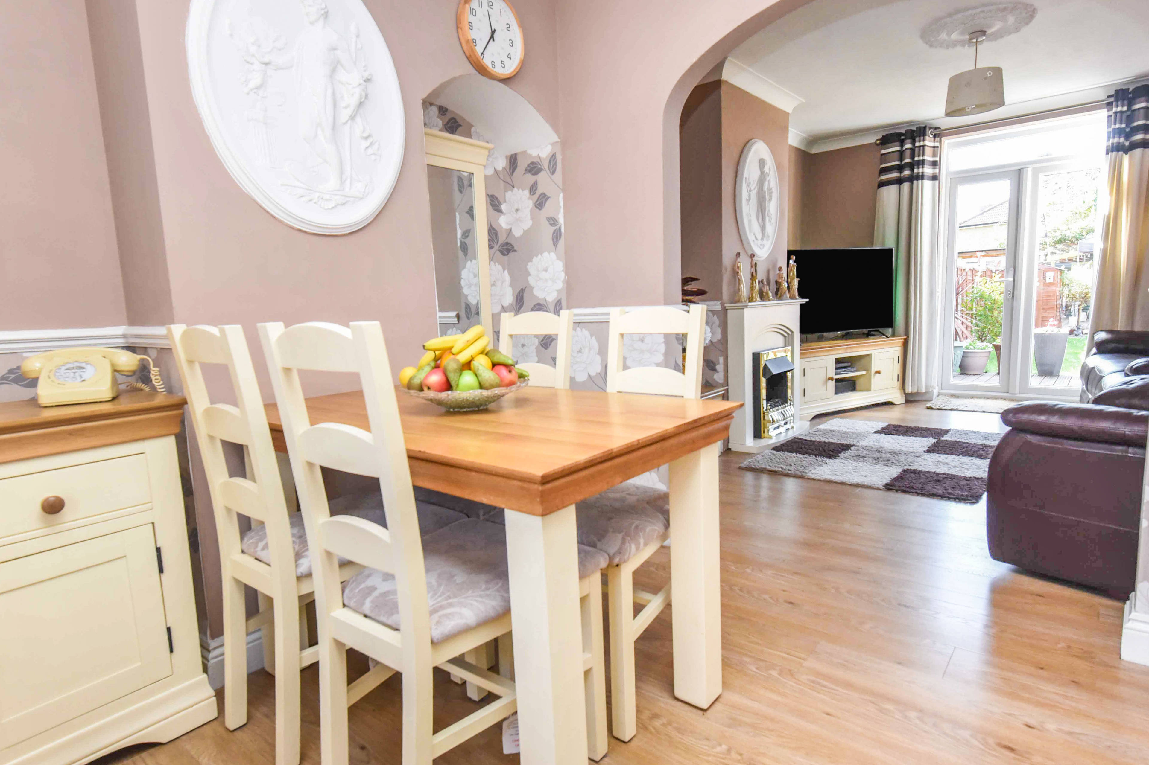 Lounge/Dining Room