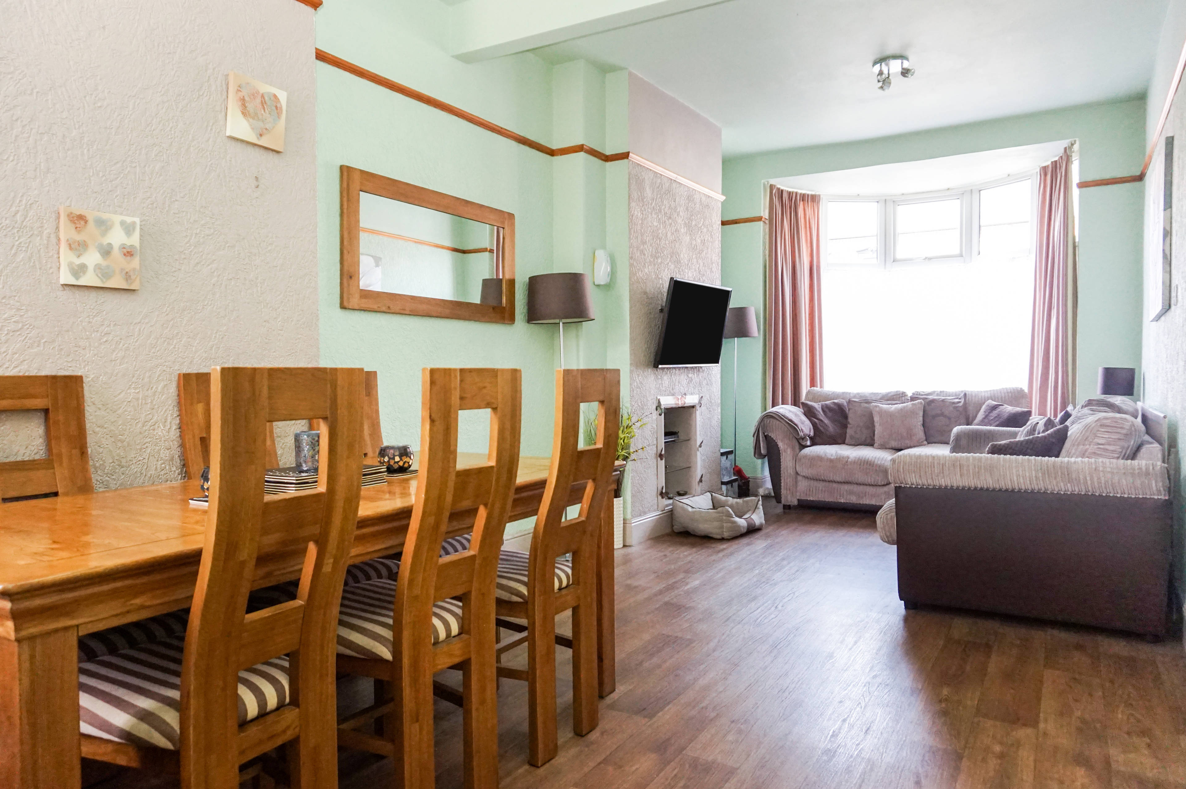 Lounge/Dining Room