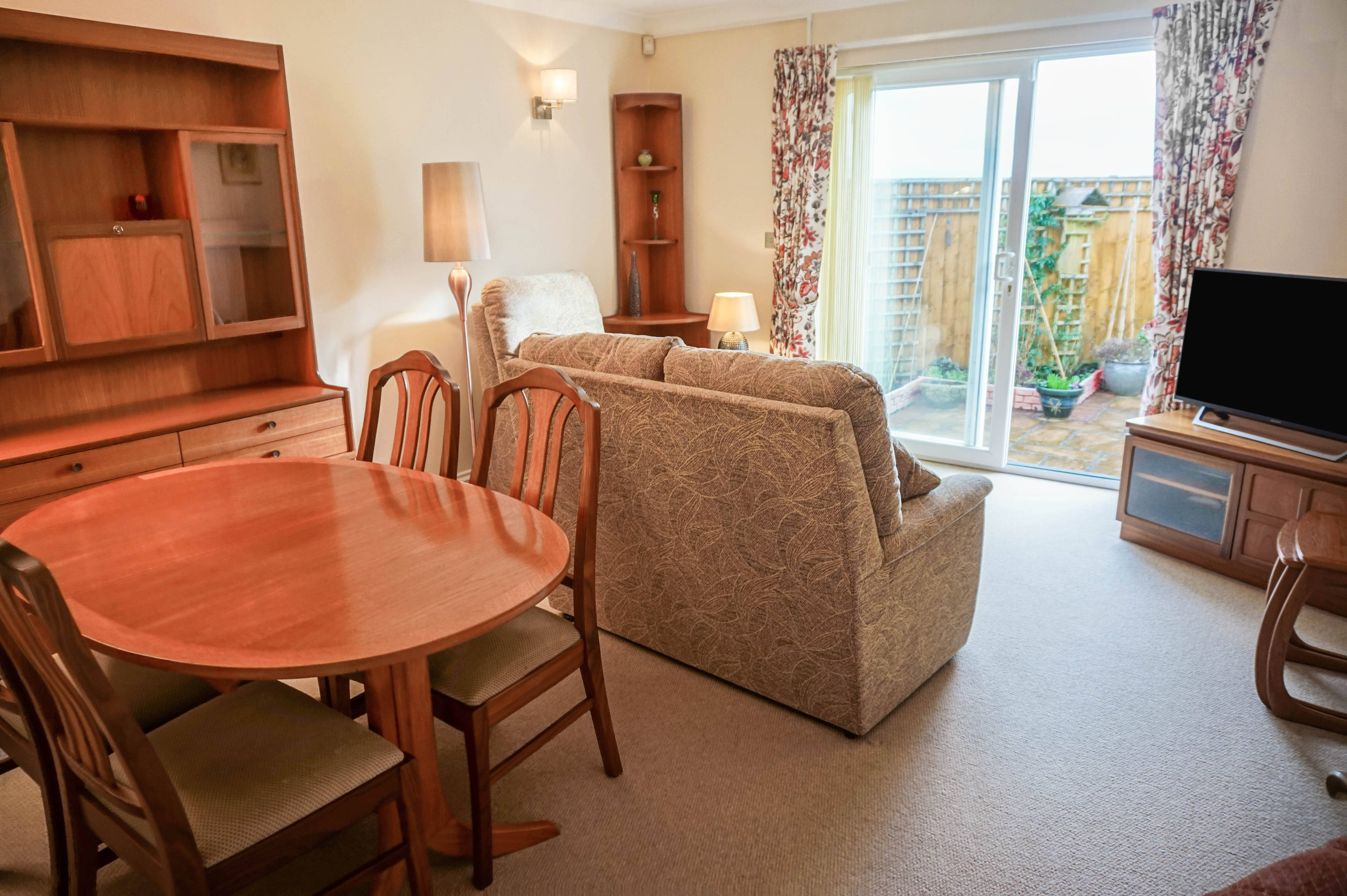 Lounge/Dining Room