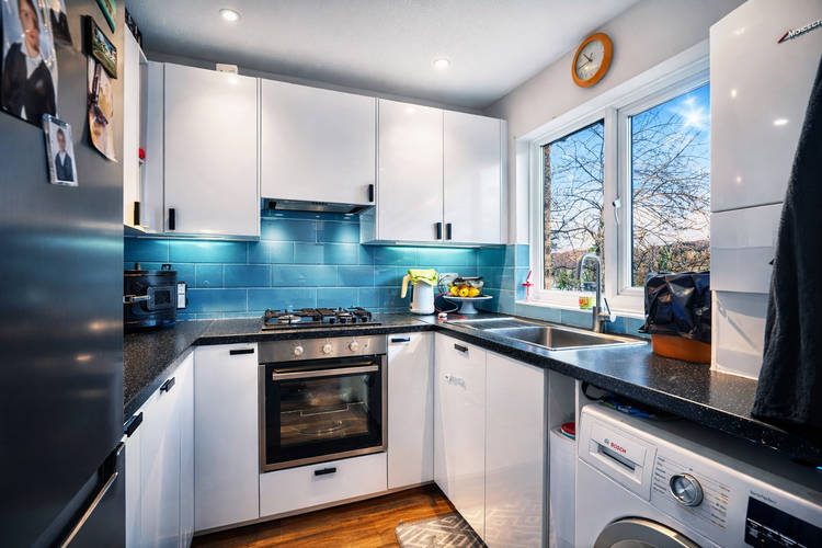 2 bedroom maisonette