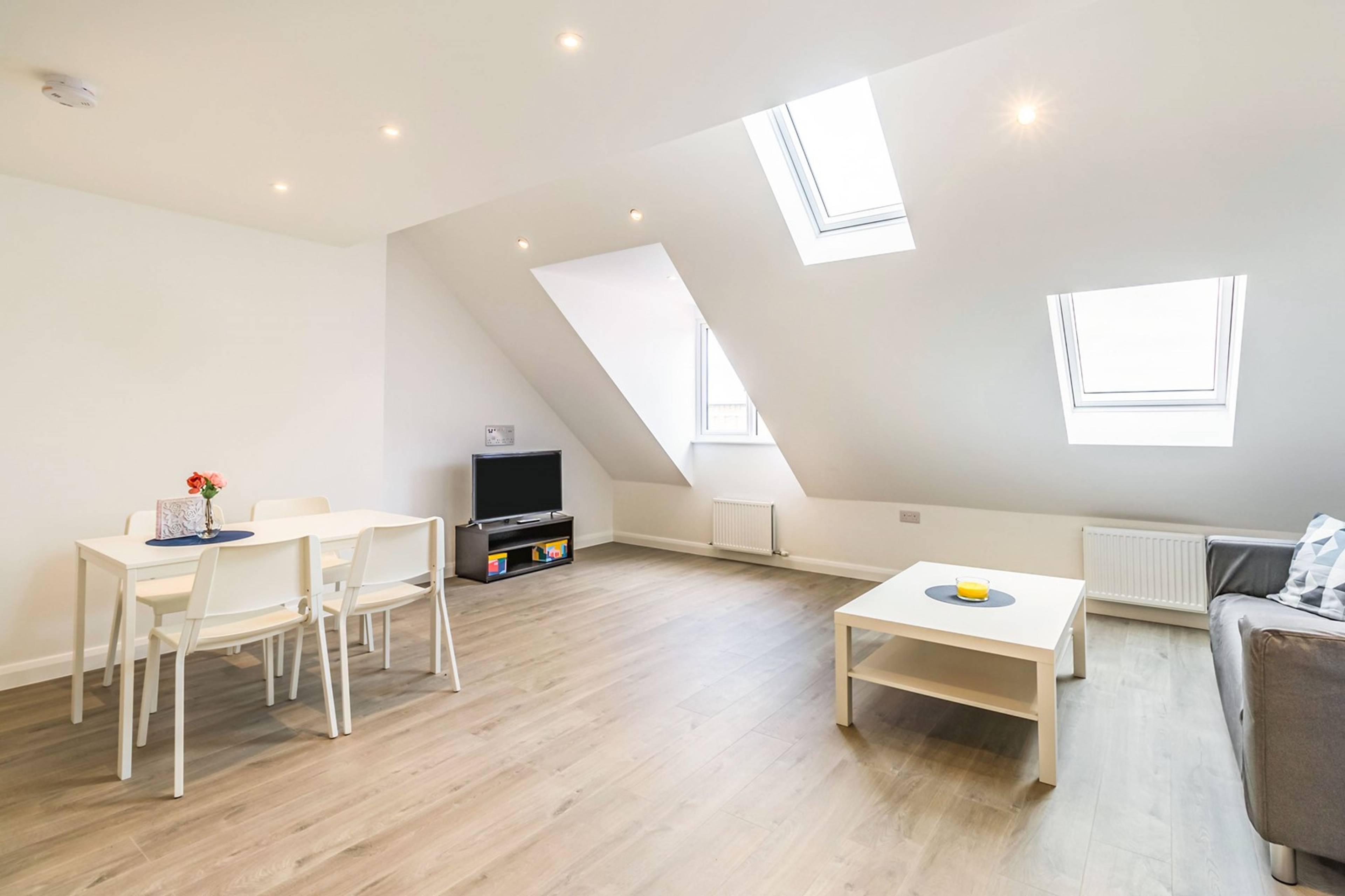 Lounge/Dining Room