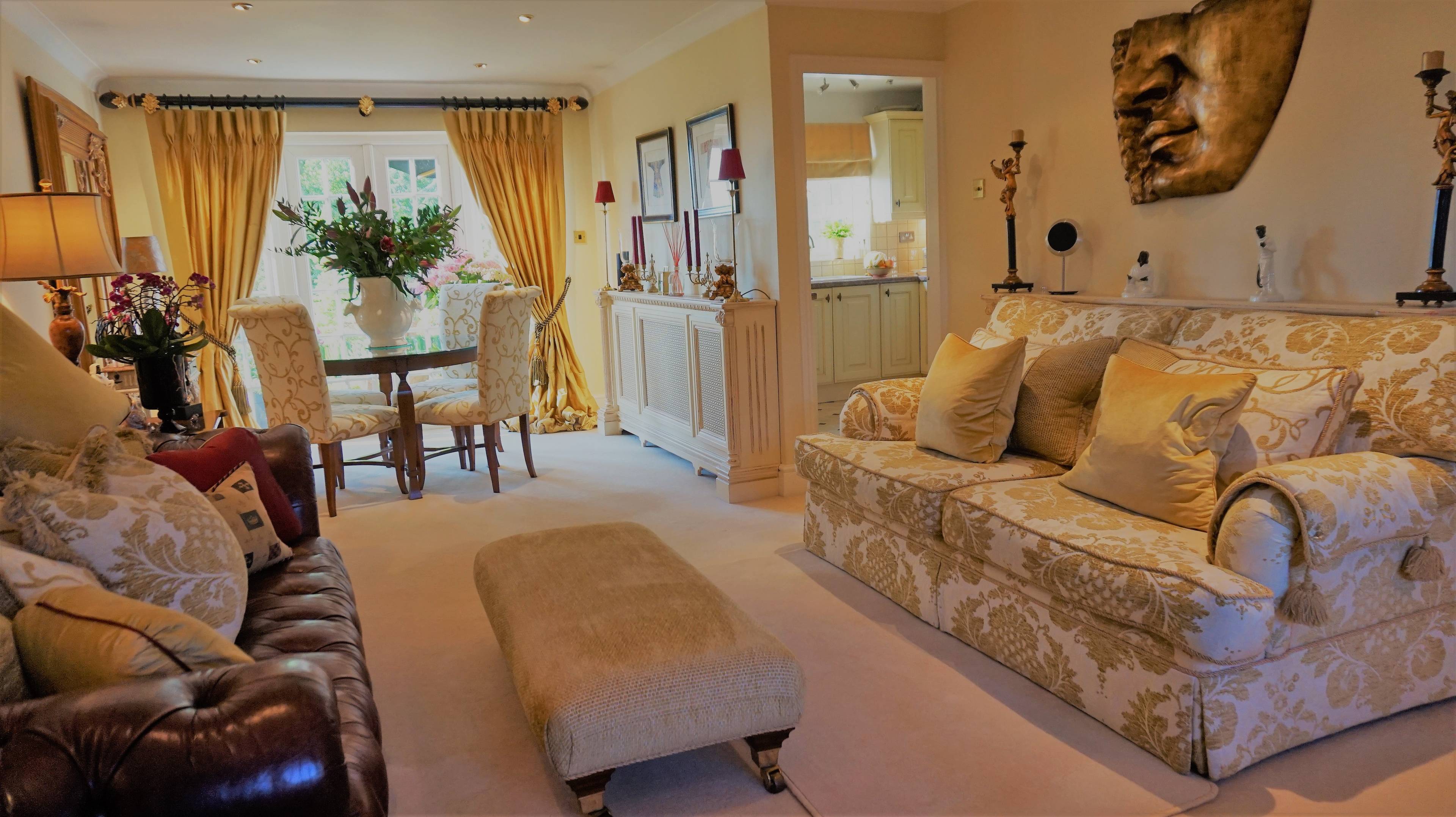 Lounge/Dining Room