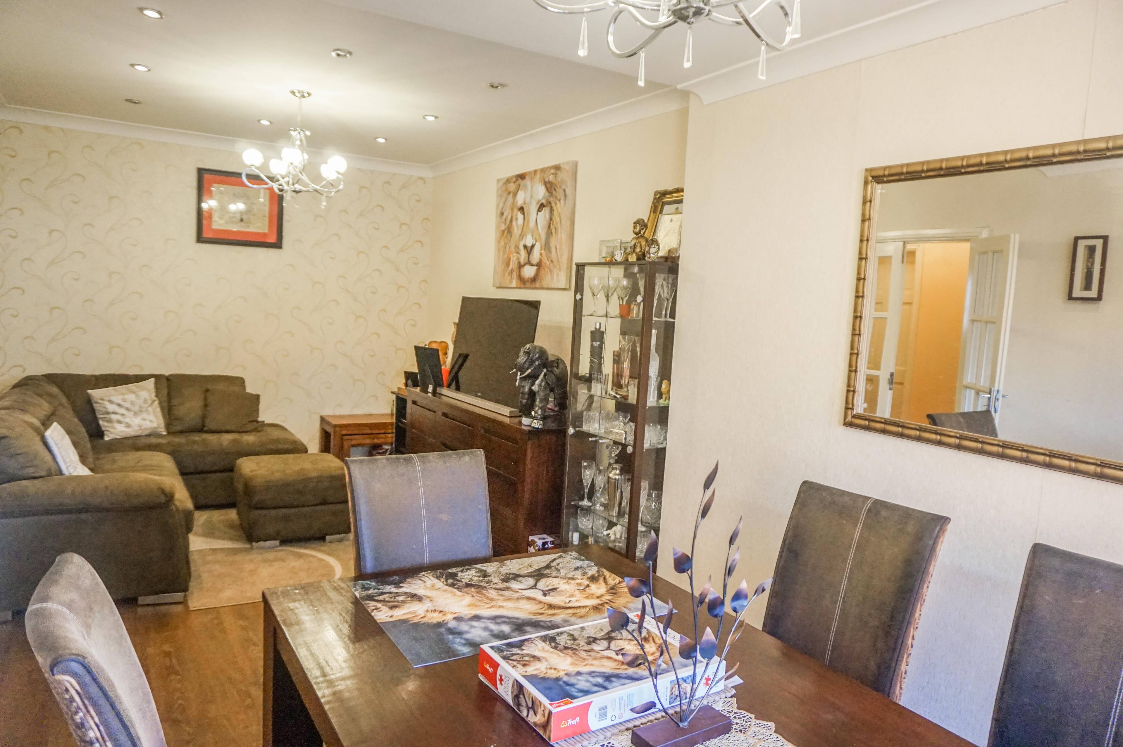 Lounge/Dining Room