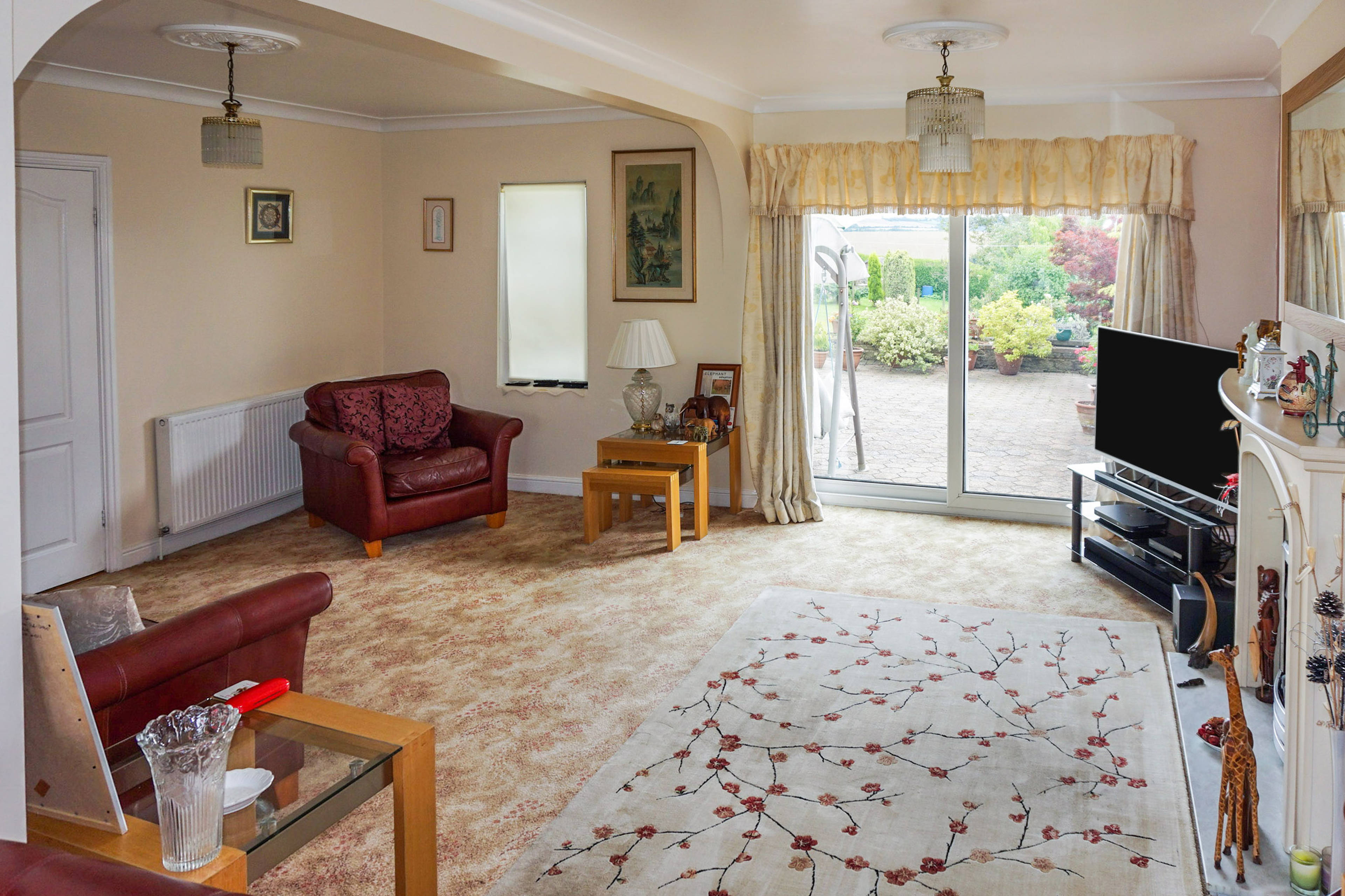 Lounge/Dining Room