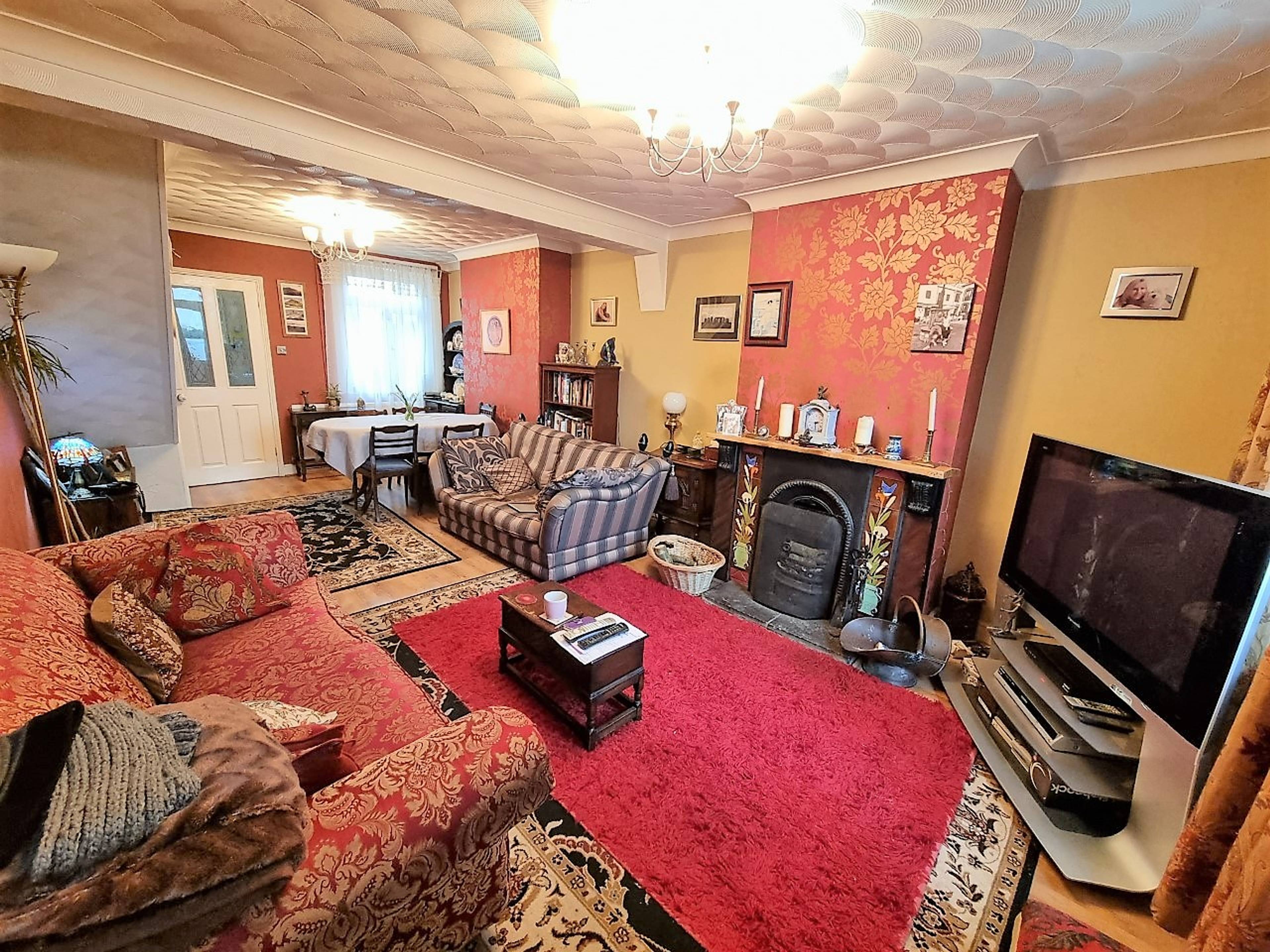 Lounge/Dining Room