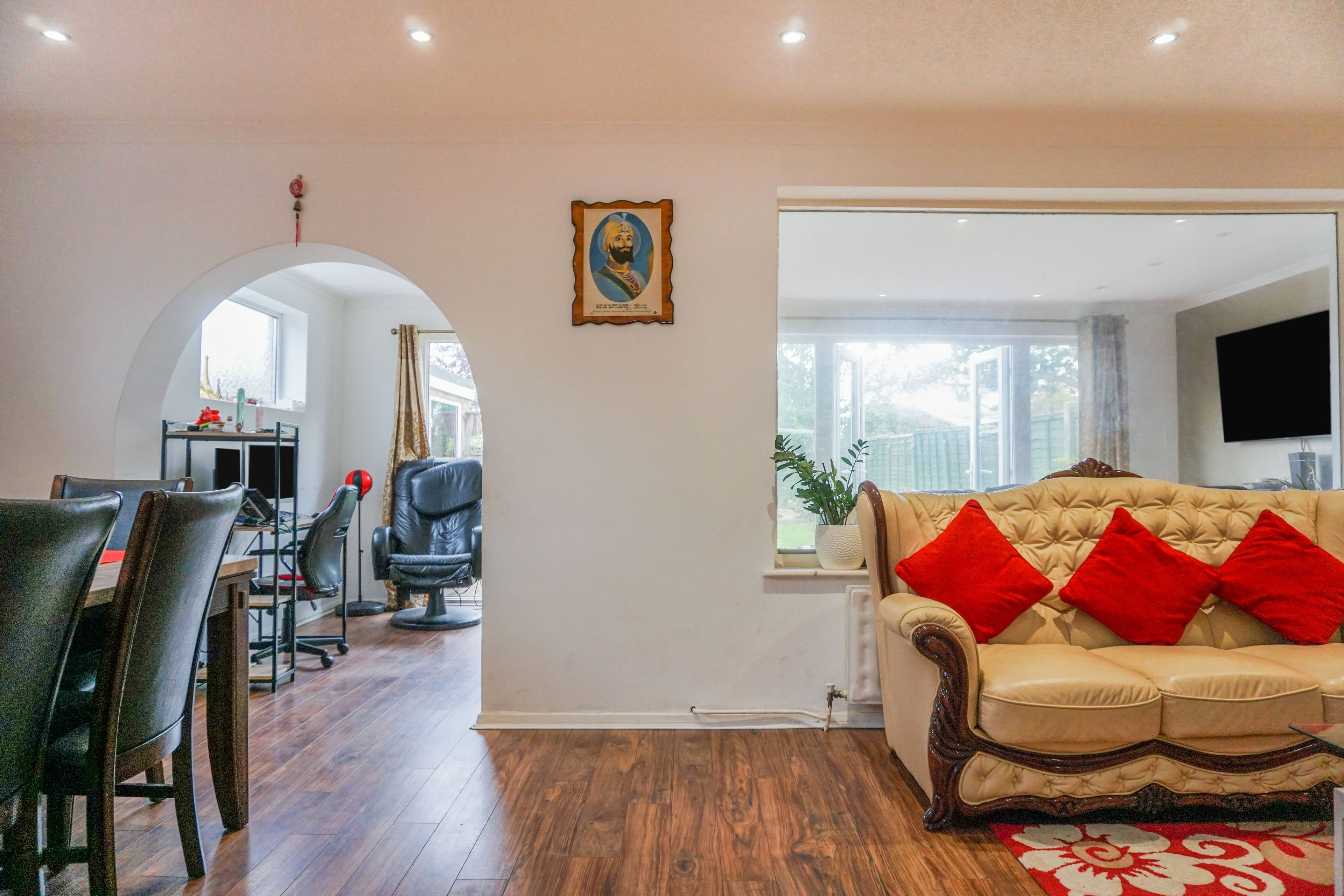 Lounge/Dining Room