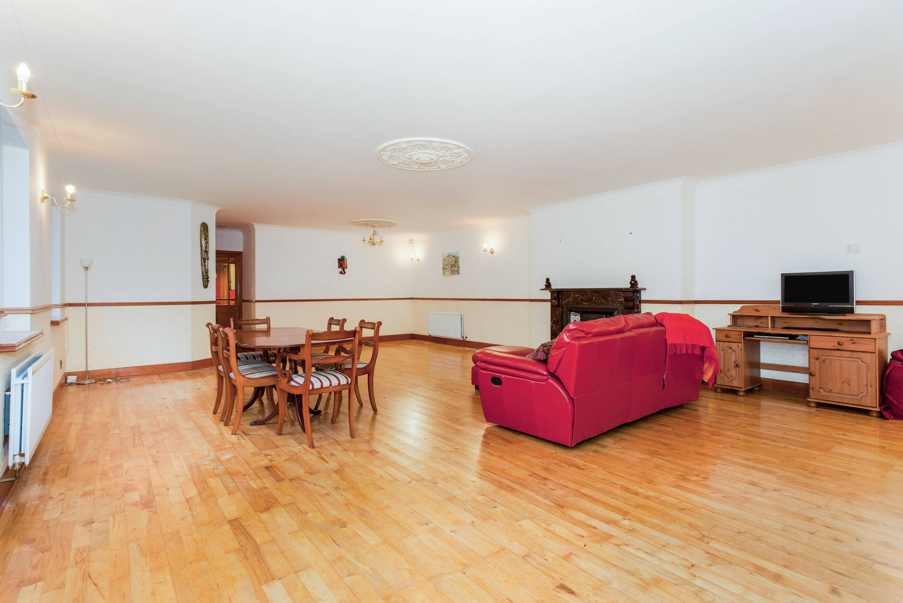 Lounge/Dining Room