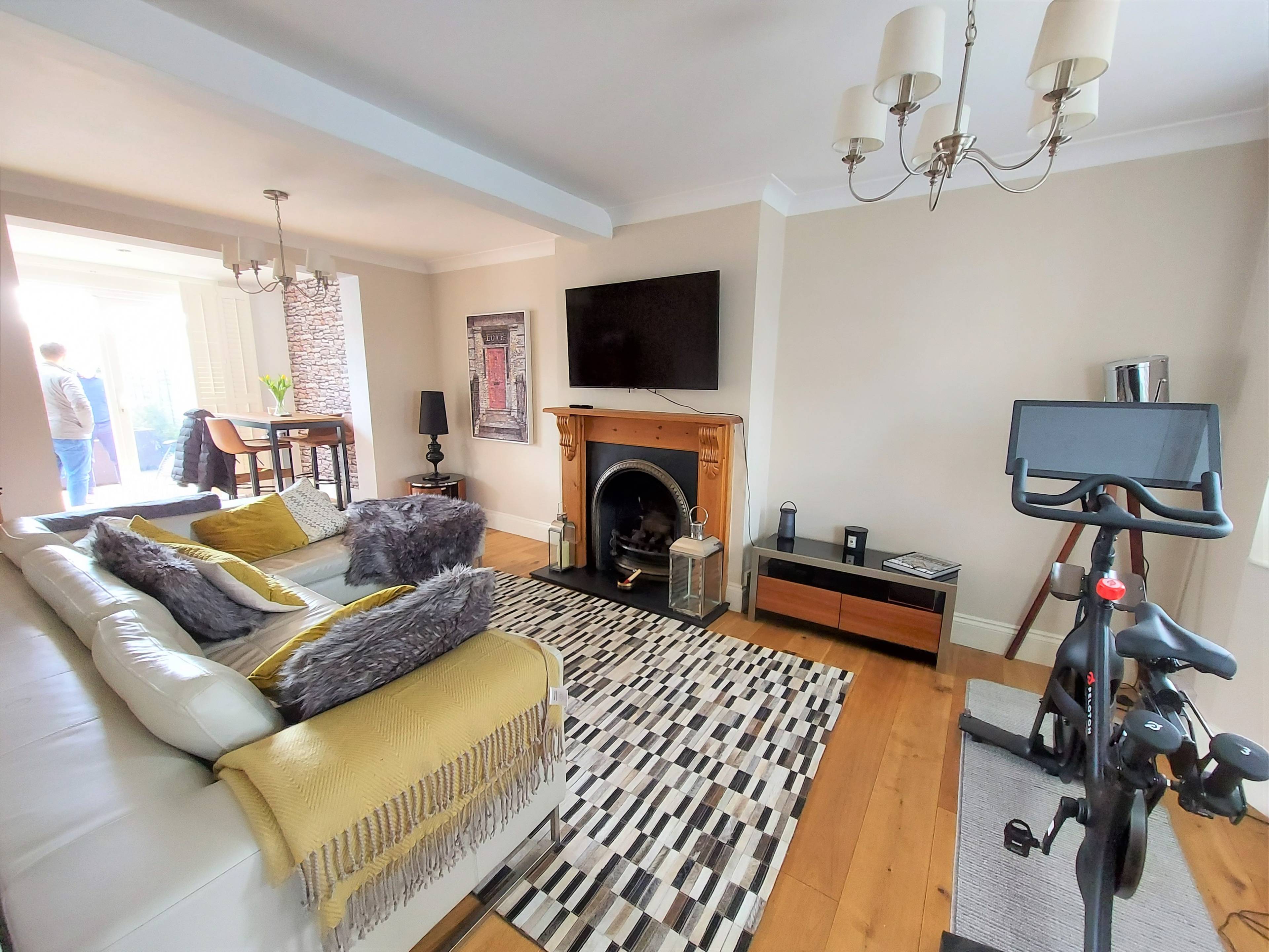 Lounge/Dining Room