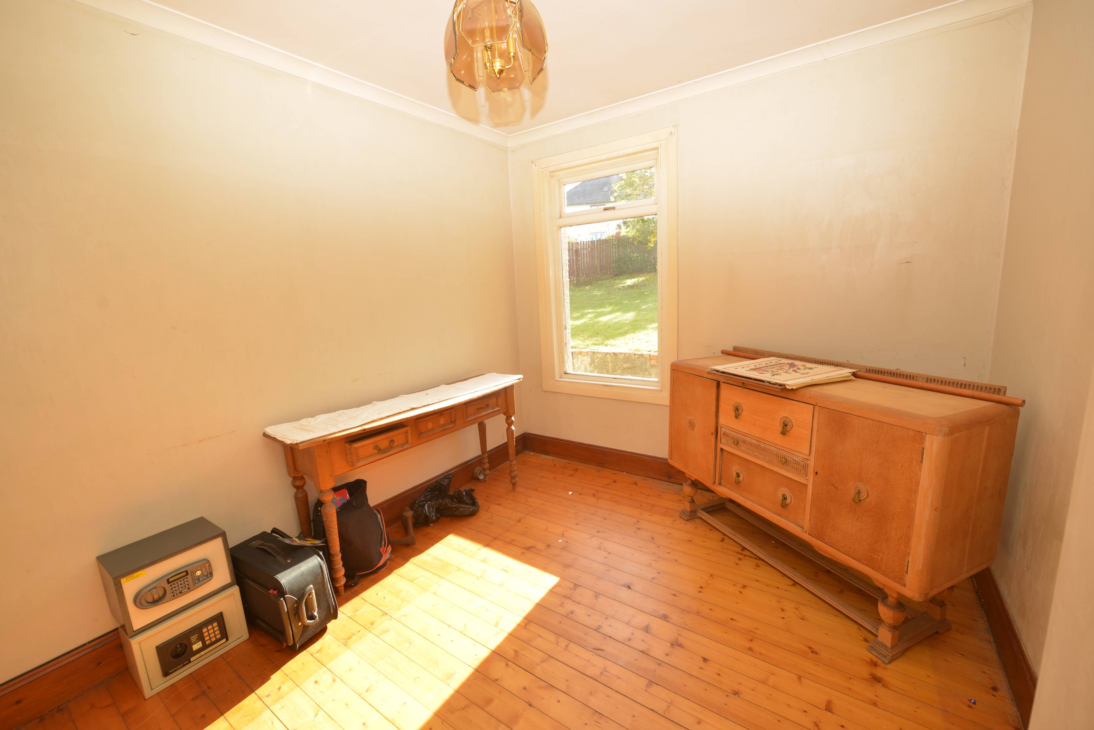 Bed 3 / Dining Room