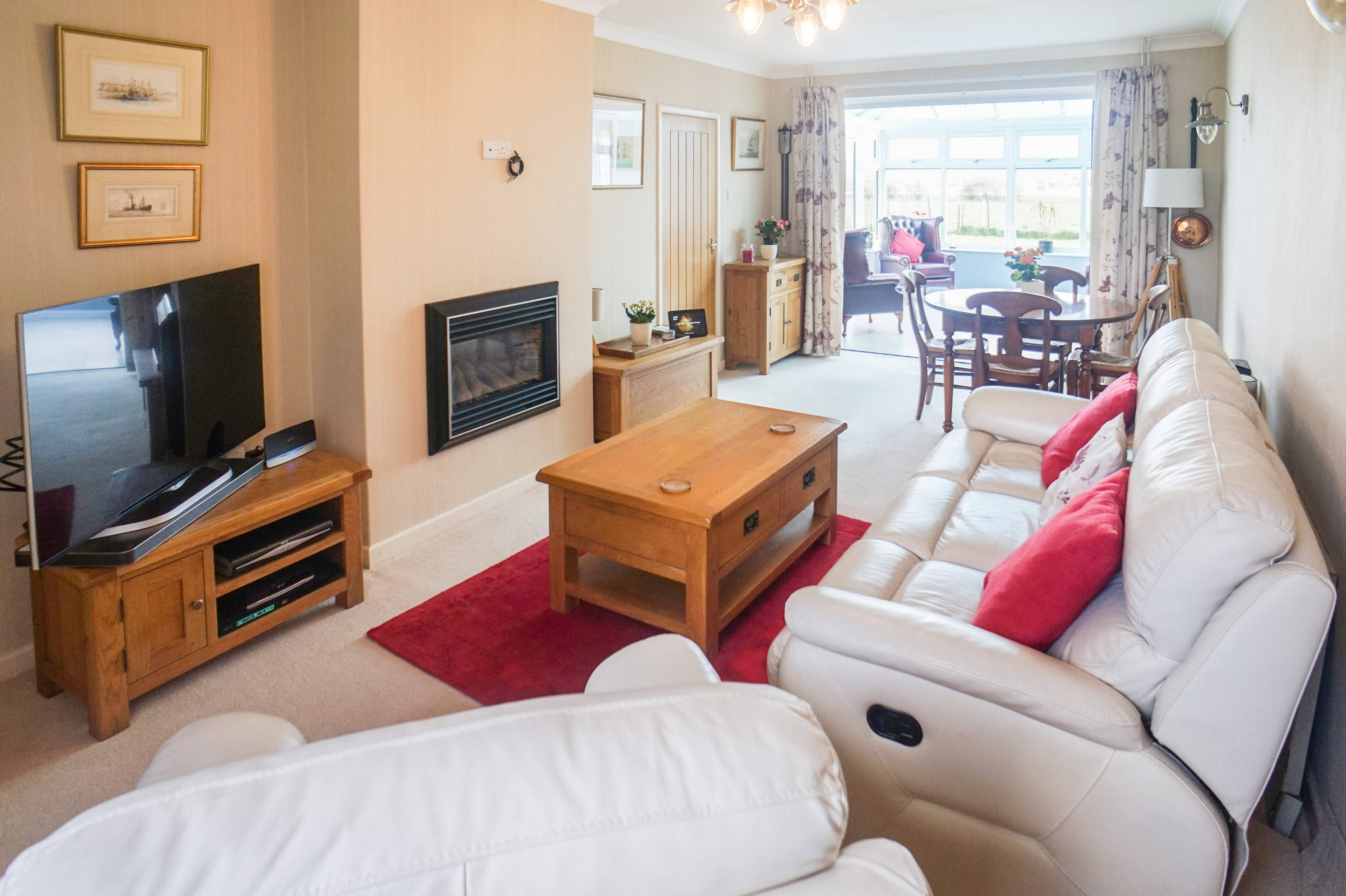 Lounge/Dining Room