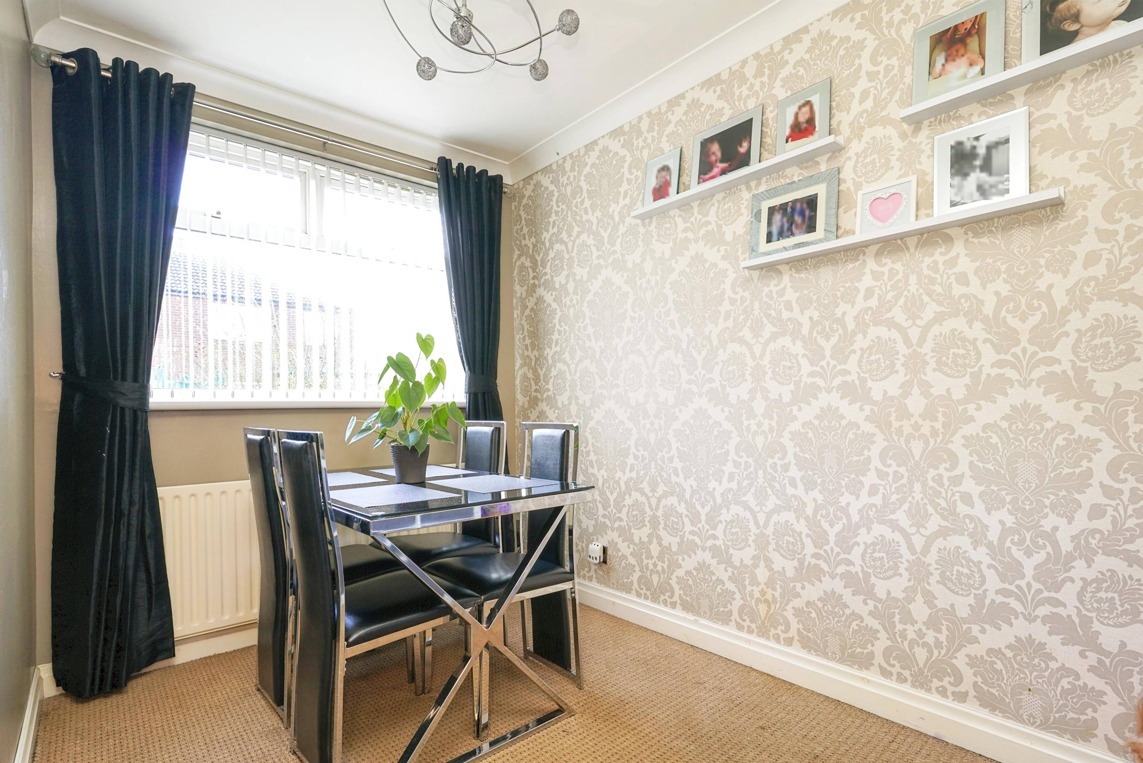 Lounge/Dining Room
