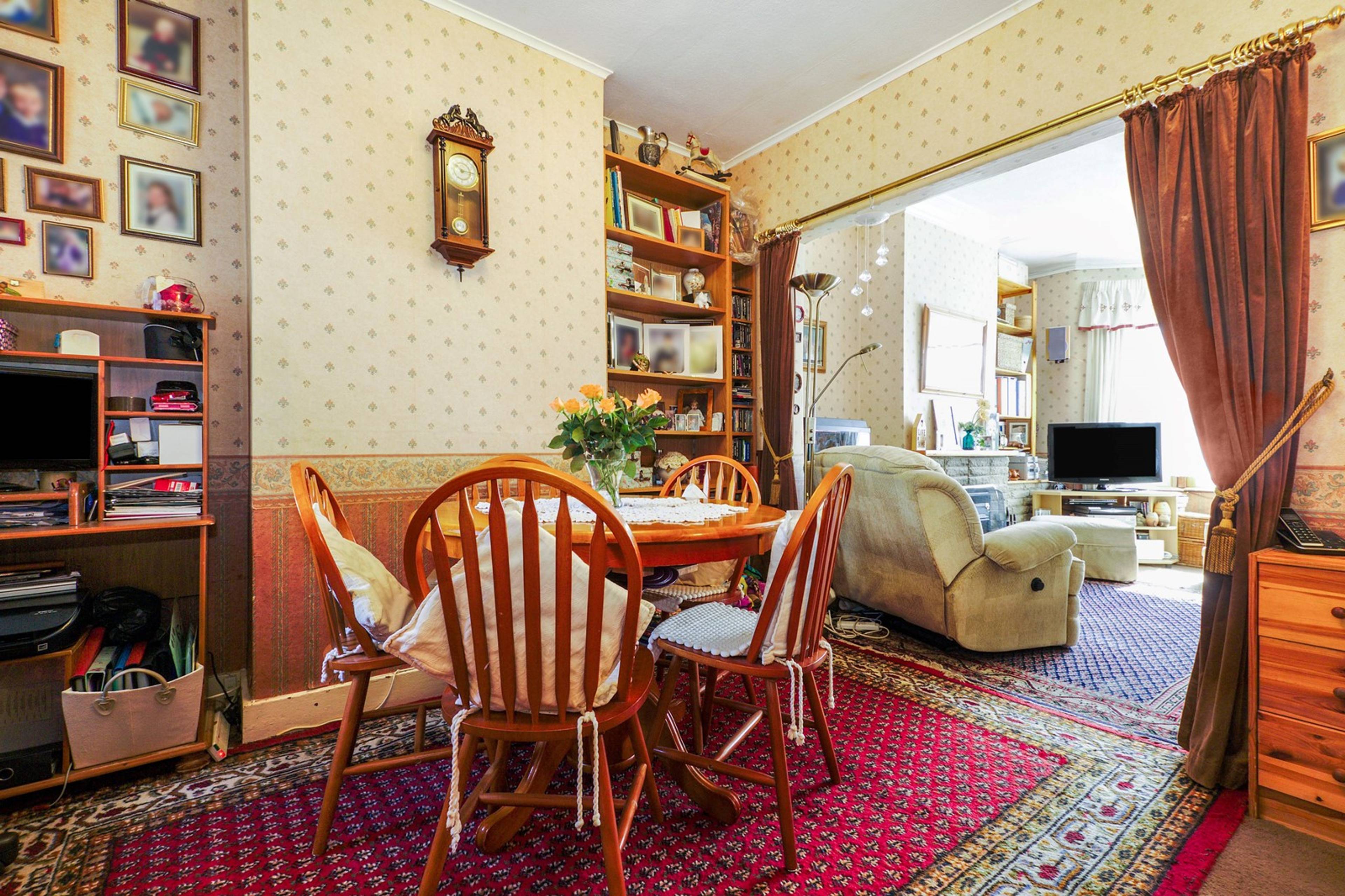 Lounge/Dining Room