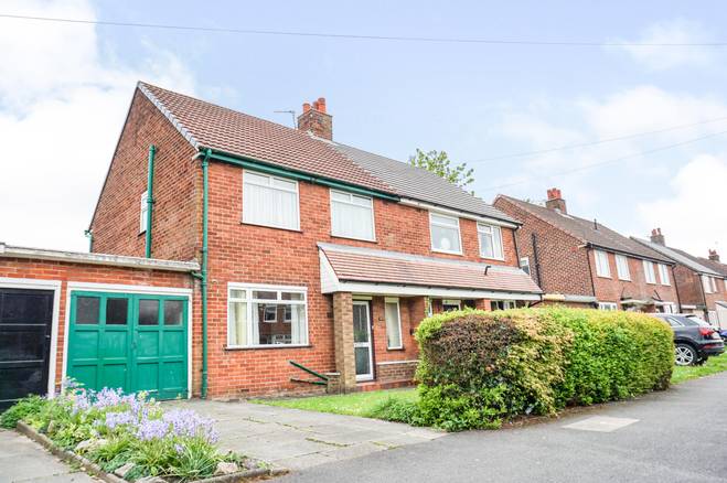 3 bedroom semi-detached house for sale in Leadale Road, Leyland, PR25 1QR