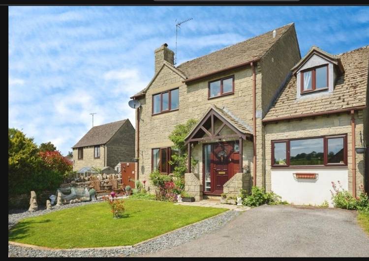 4 bedroom detached house