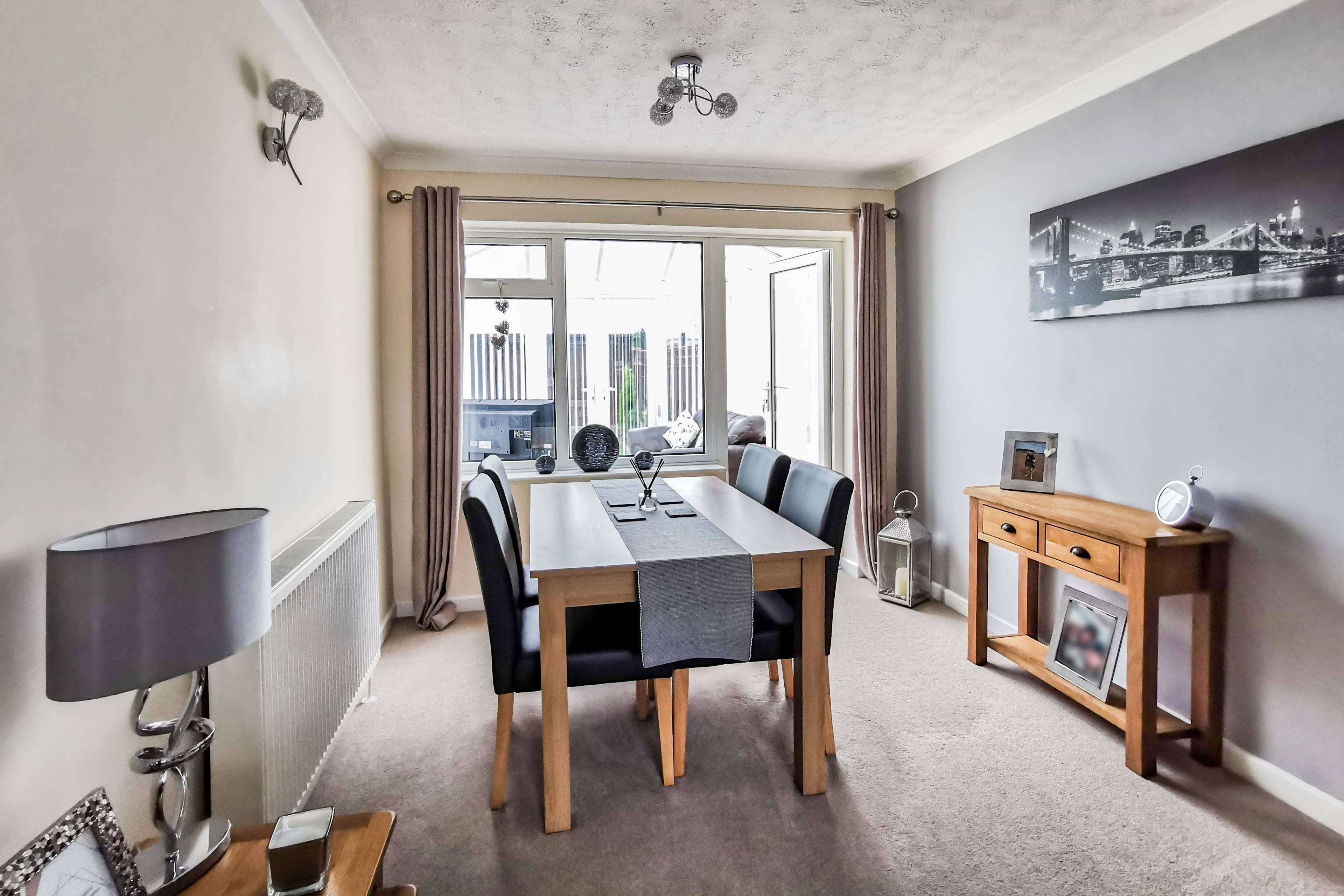 Lounge/Dining Room