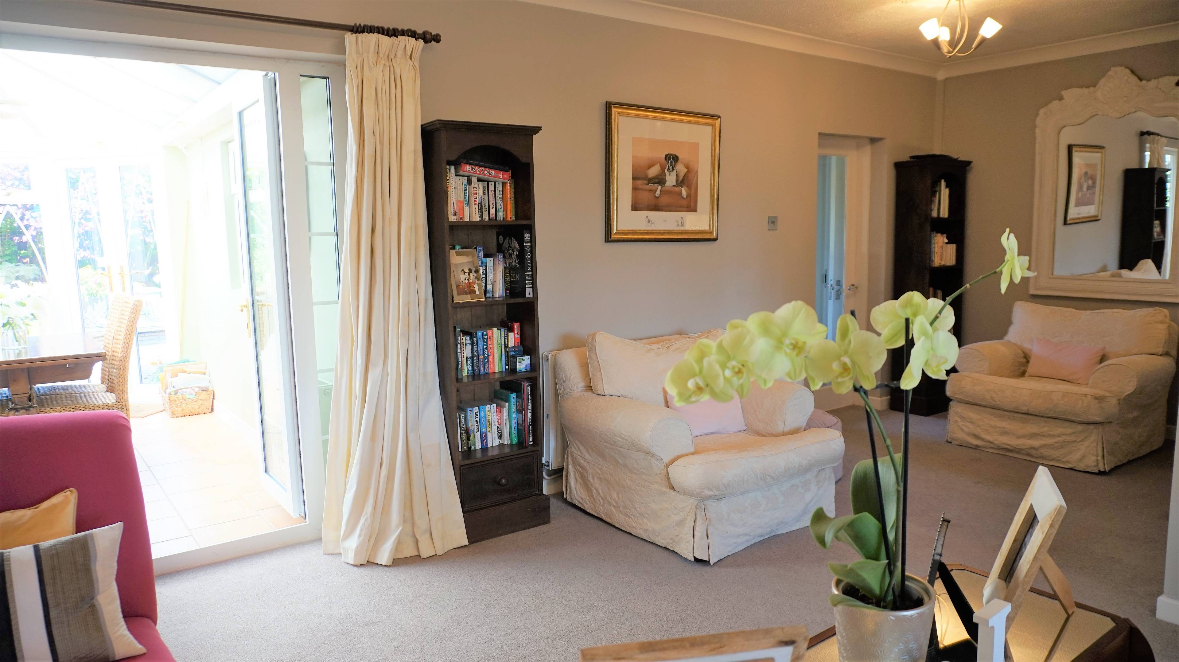 Lounge/Dining Room