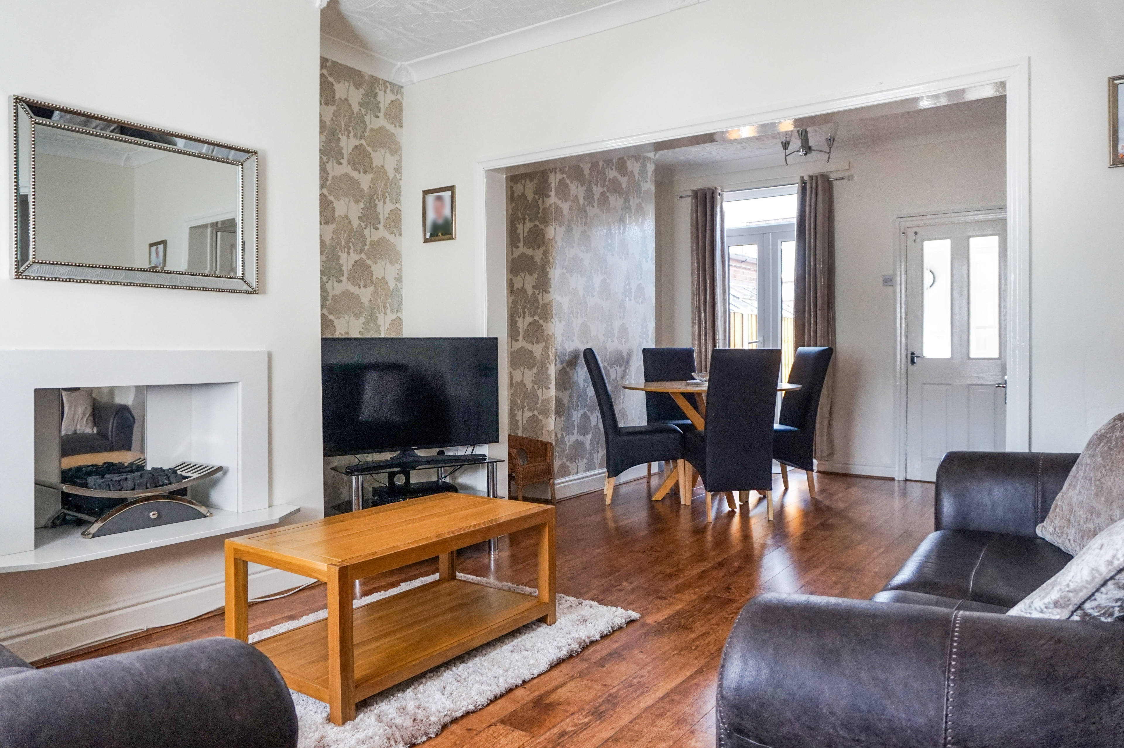 Lounge/Dining Room
