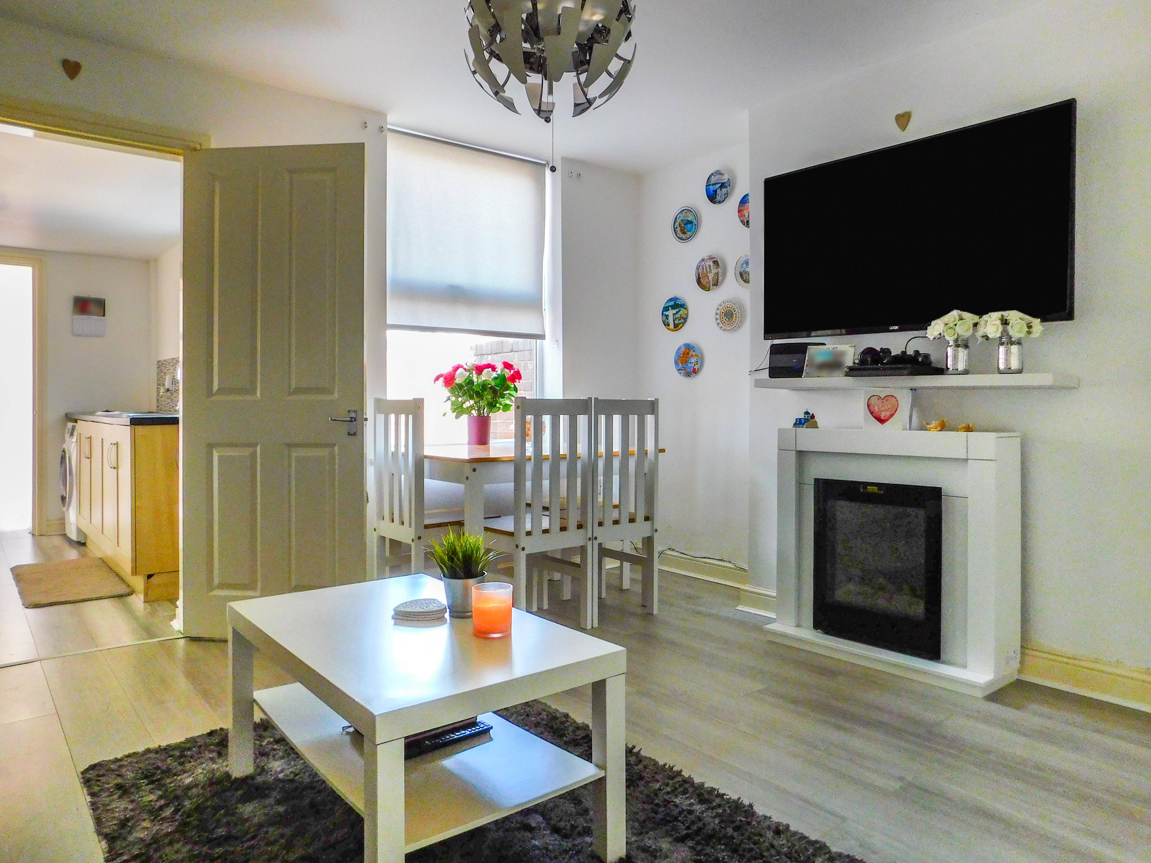 Lounge/Dining Room