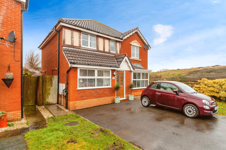 4 bedroom detached house