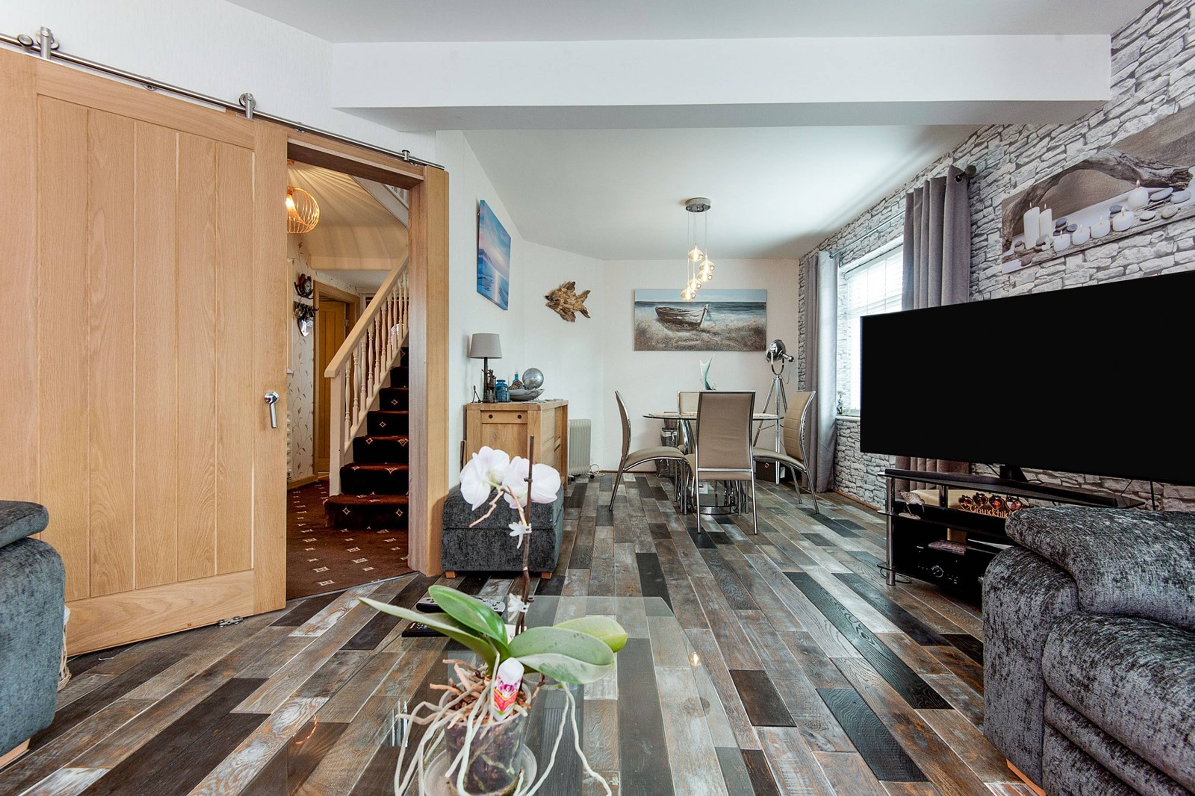 Lounge/Dining Room