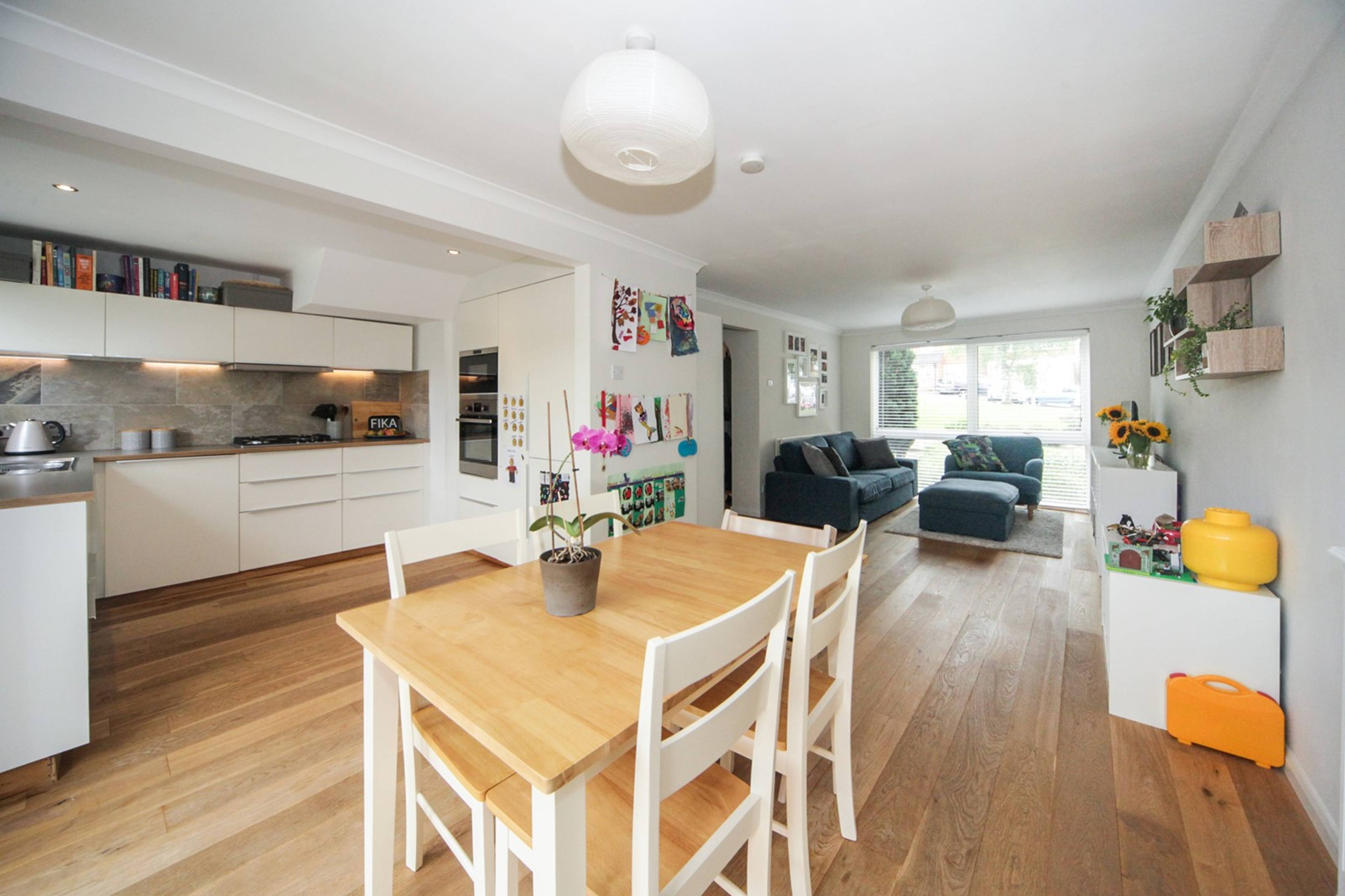 Lounge/Dining Room