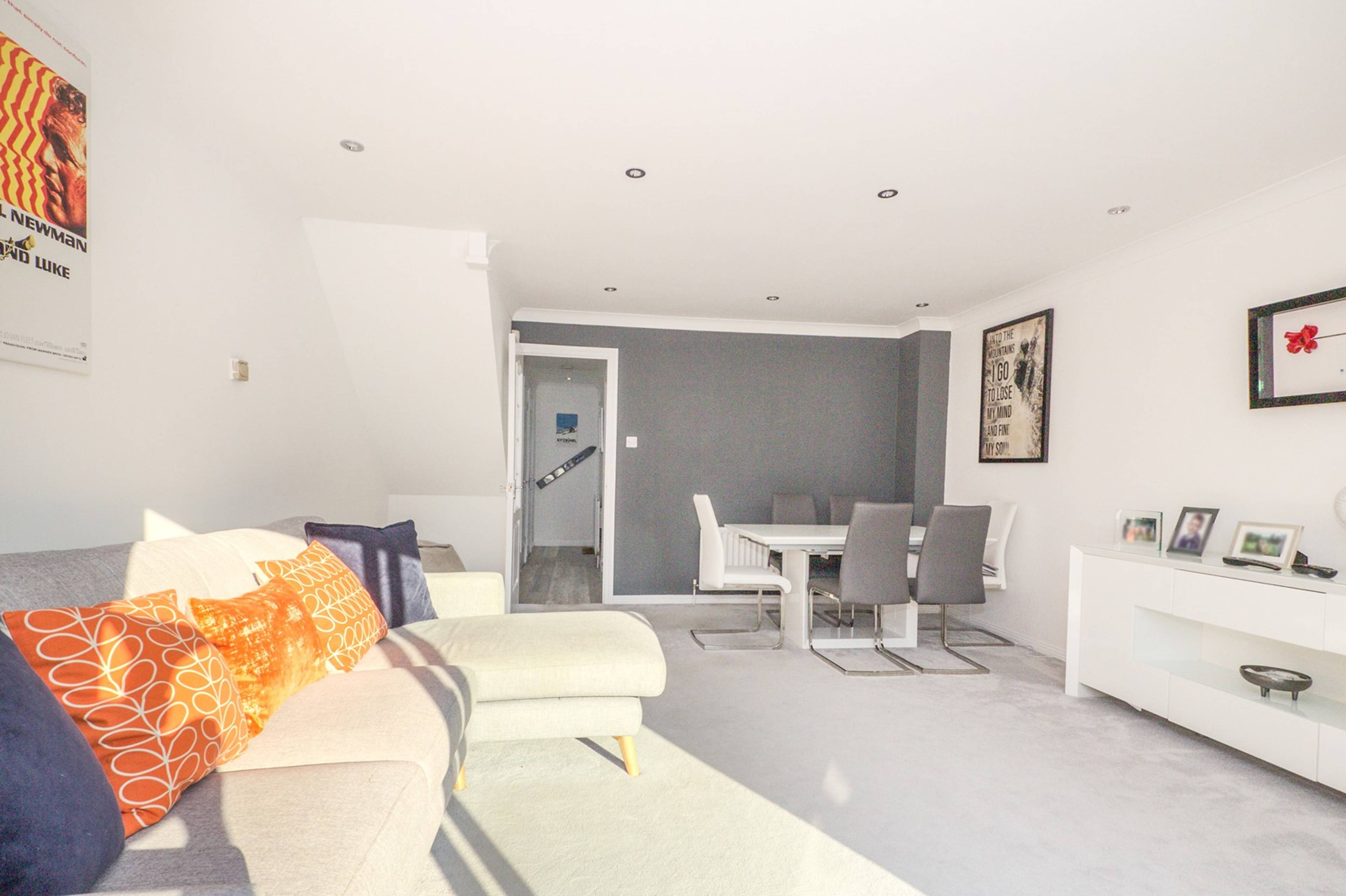 Lounge/Dining Room