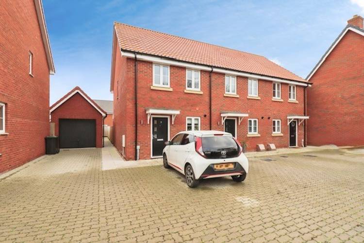 2 bedroom end of terrace house
