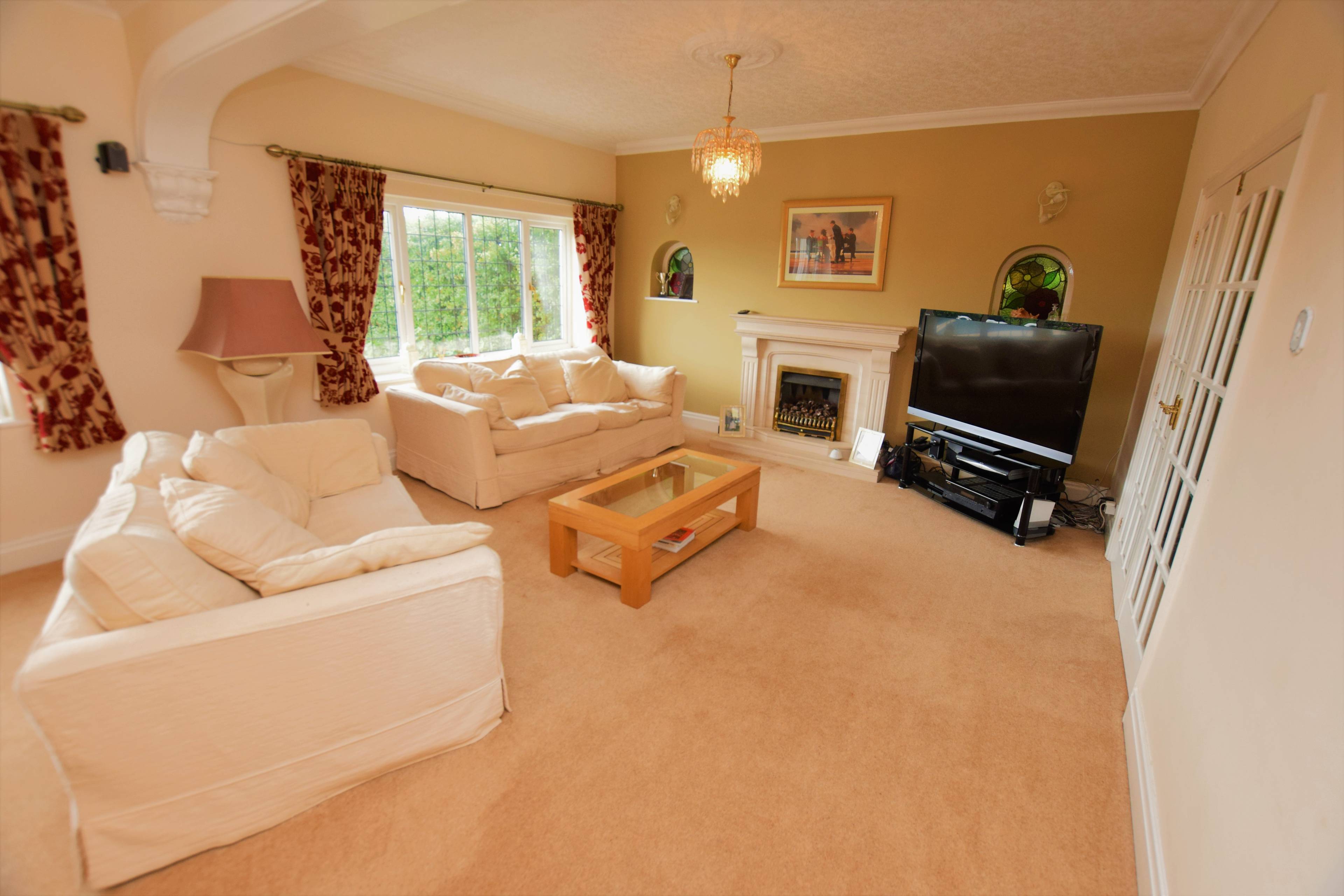 Lounge/Dining Room
