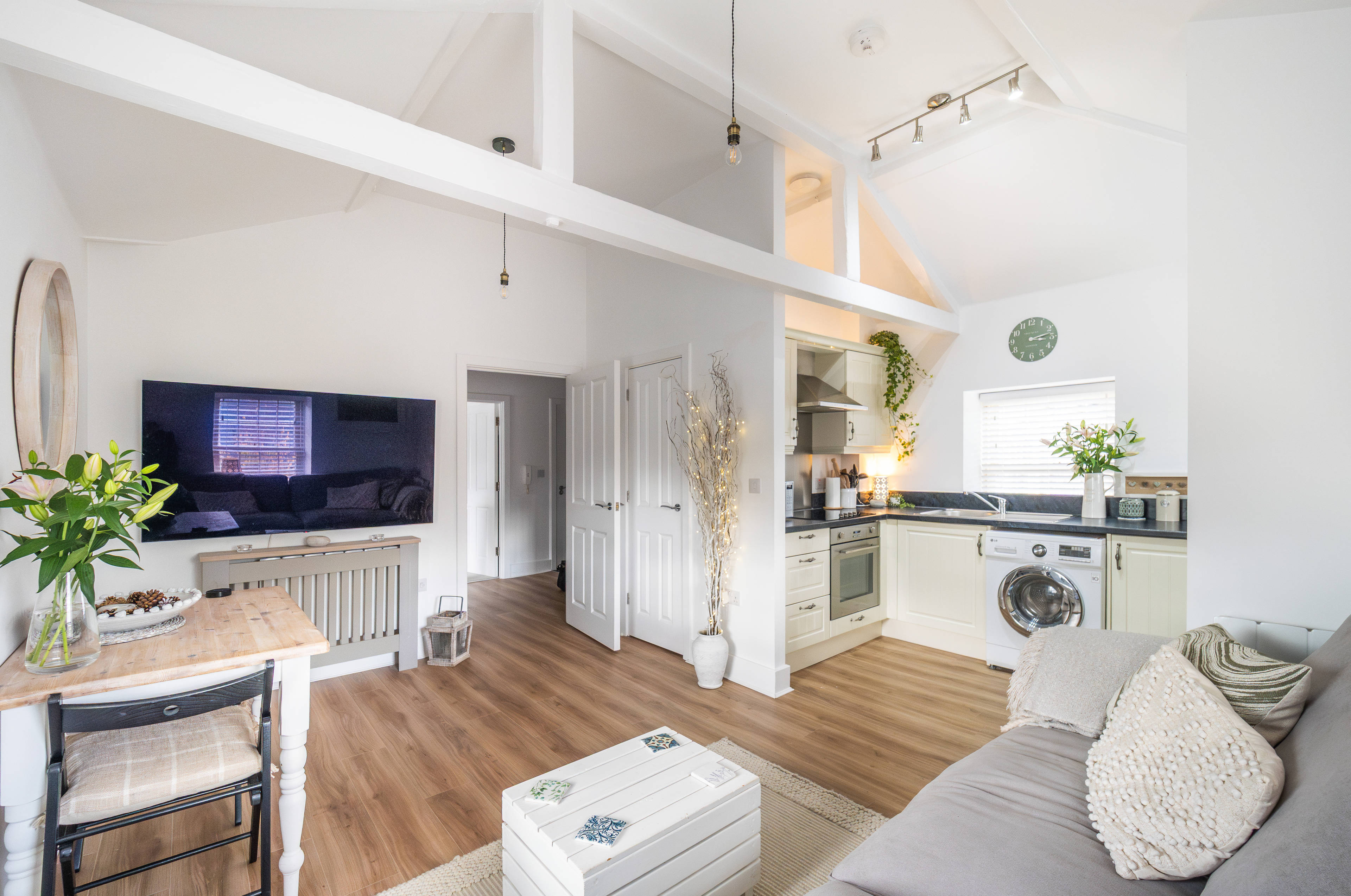 Lounge / Kitchen