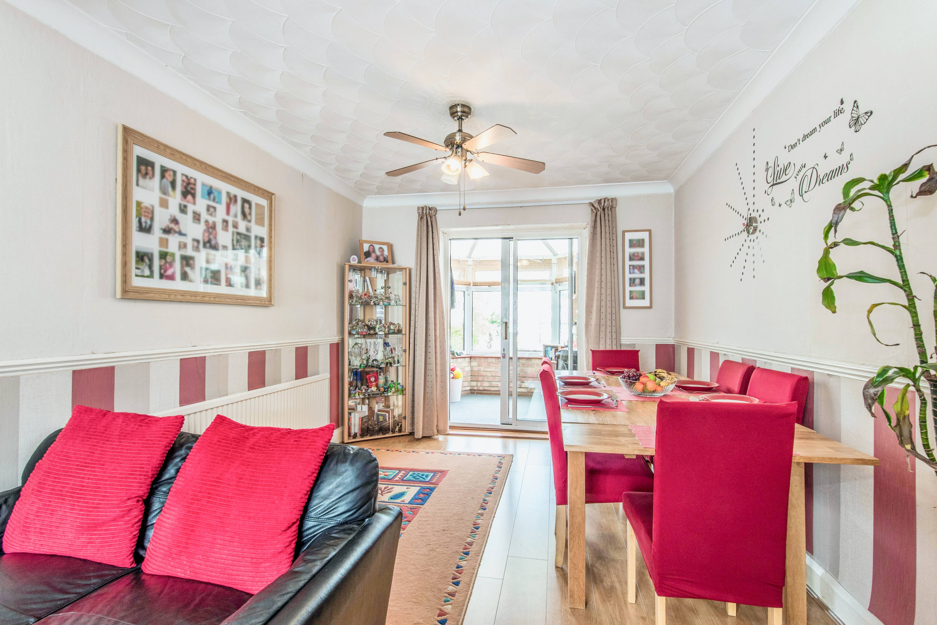Lounge/Dining Room