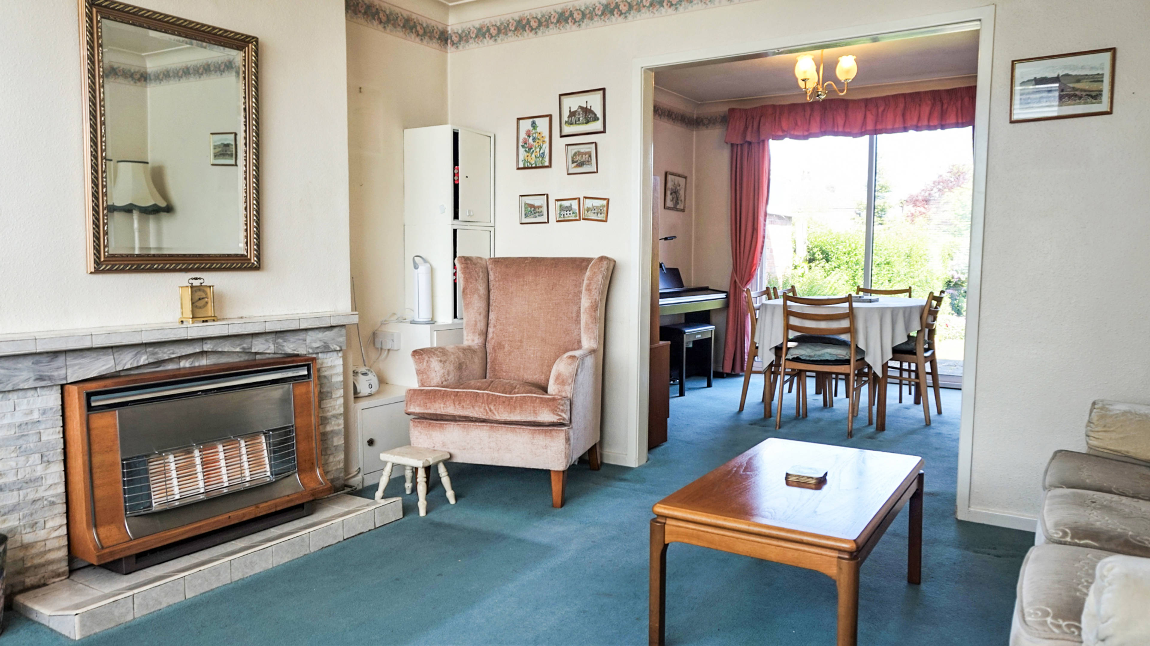 Lounge/Dining Room