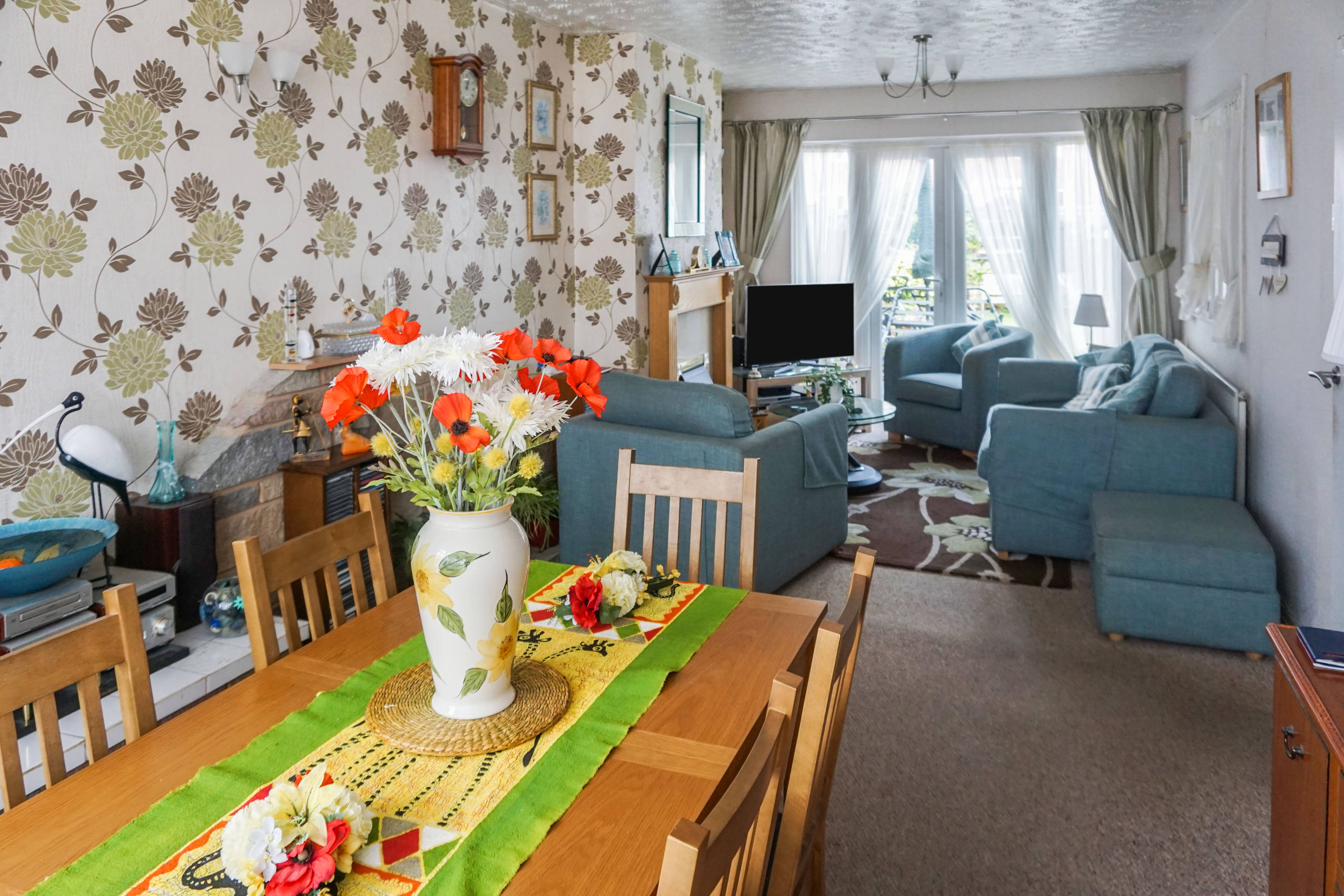 Lounge/Dining Room