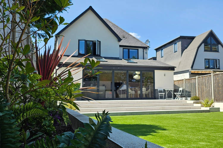 4 bedroom detached house