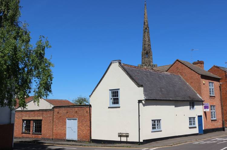 4 bedroom detached house