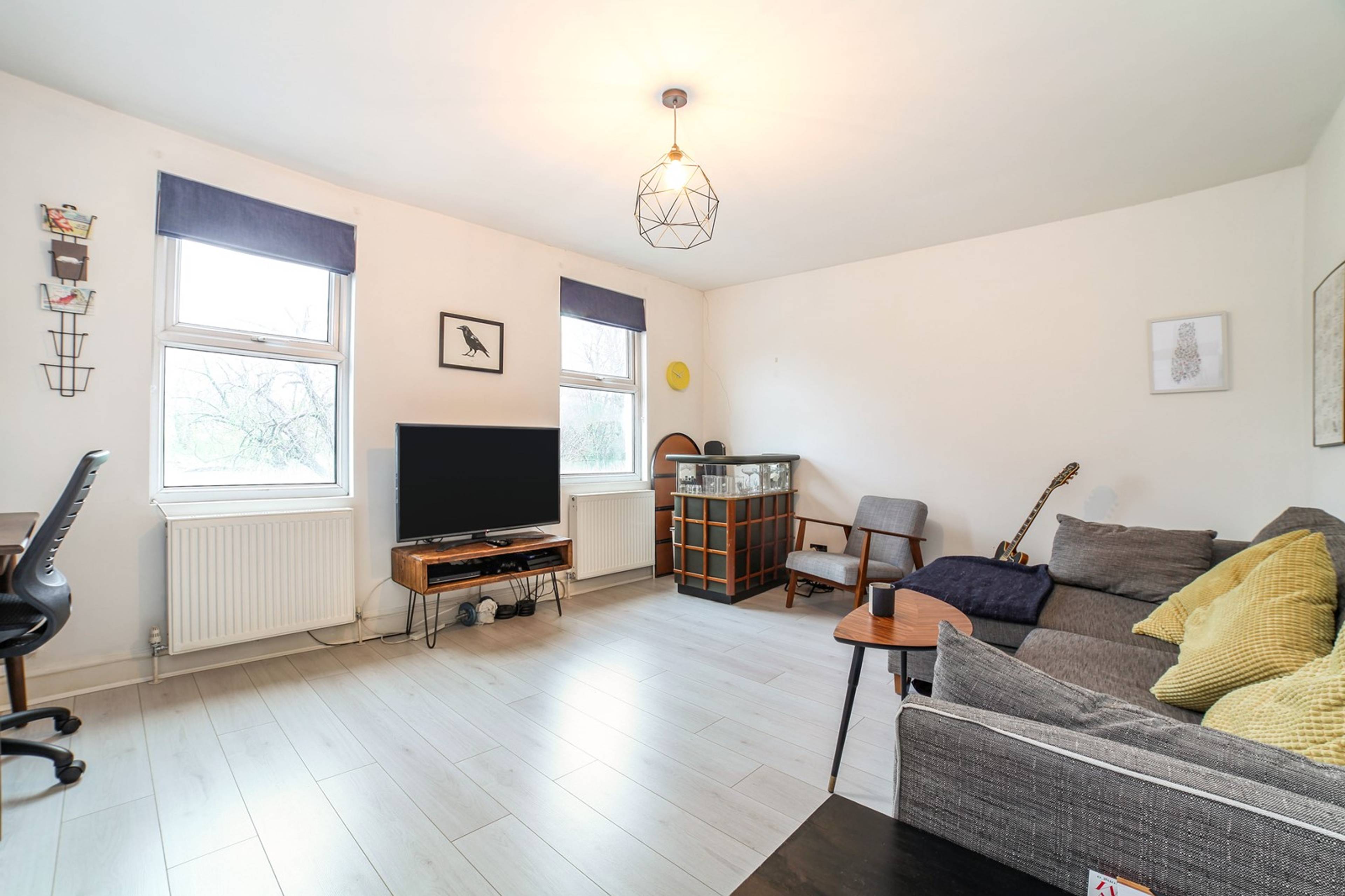 Living Room/Bedroom