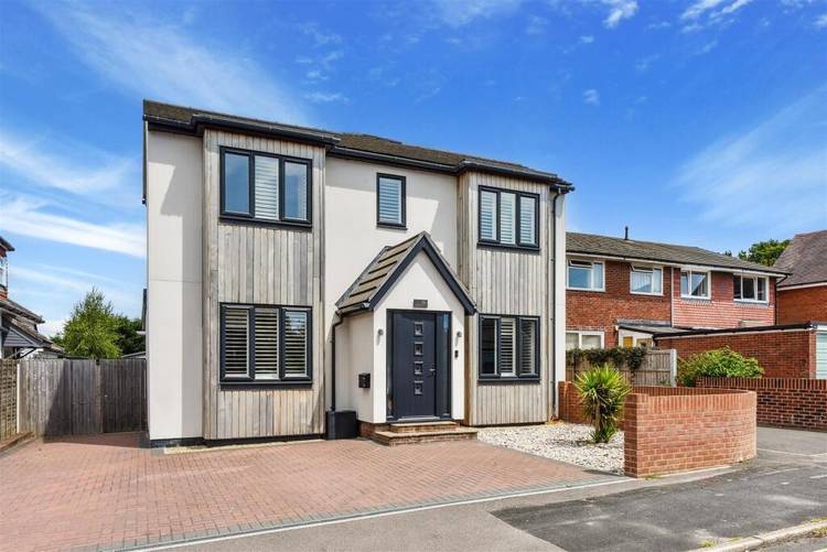 5 bedroom detached house