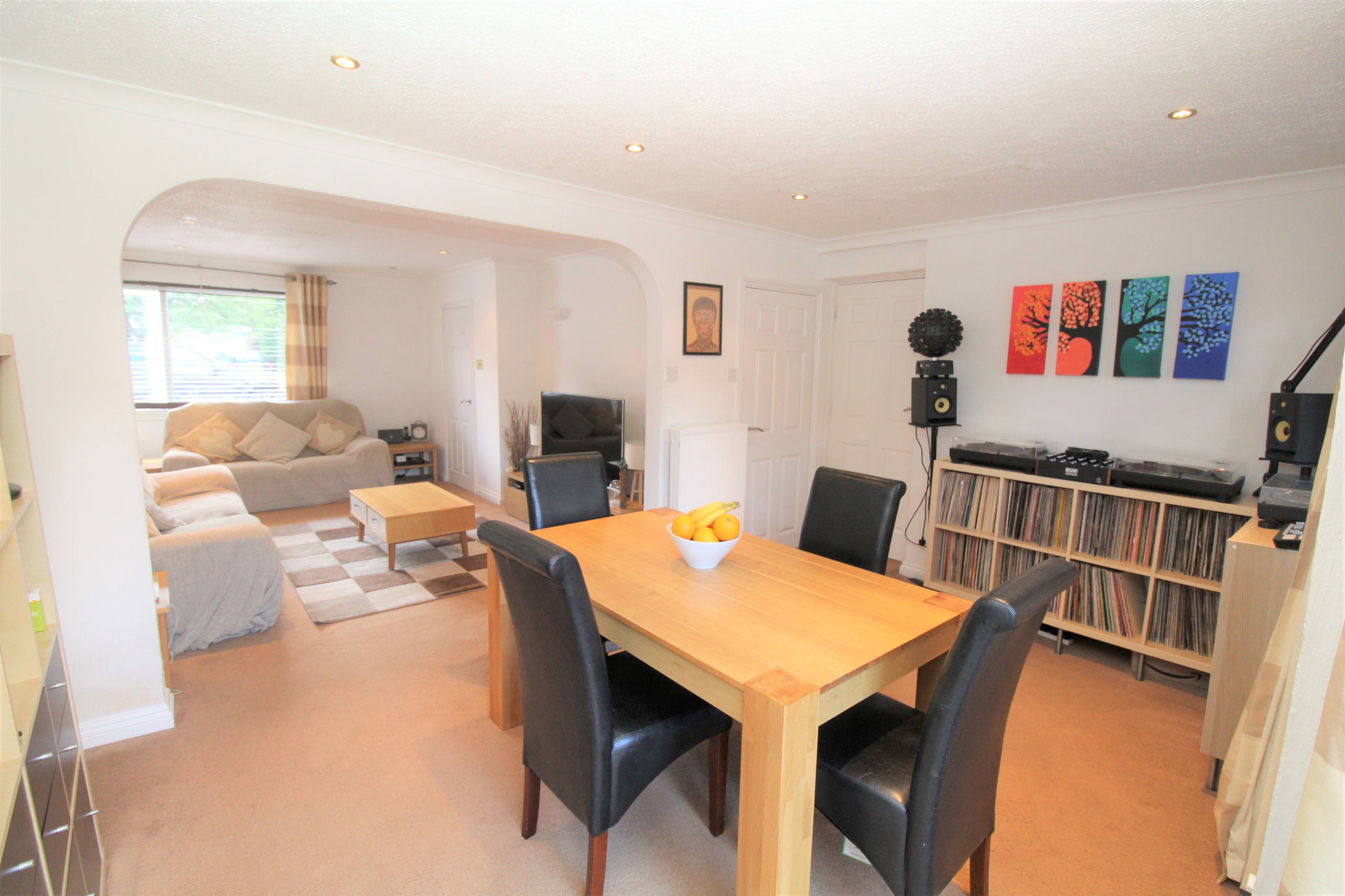 Lounge/Dining Room