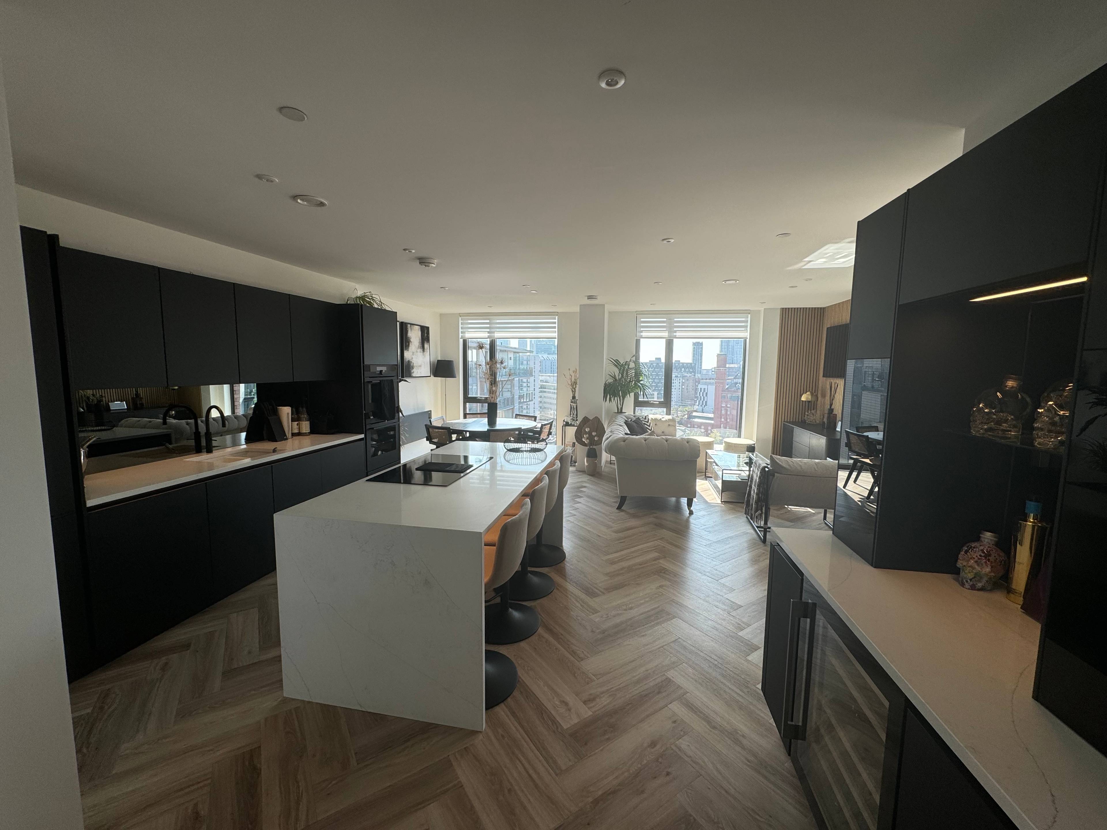 Lounge / Kitchen