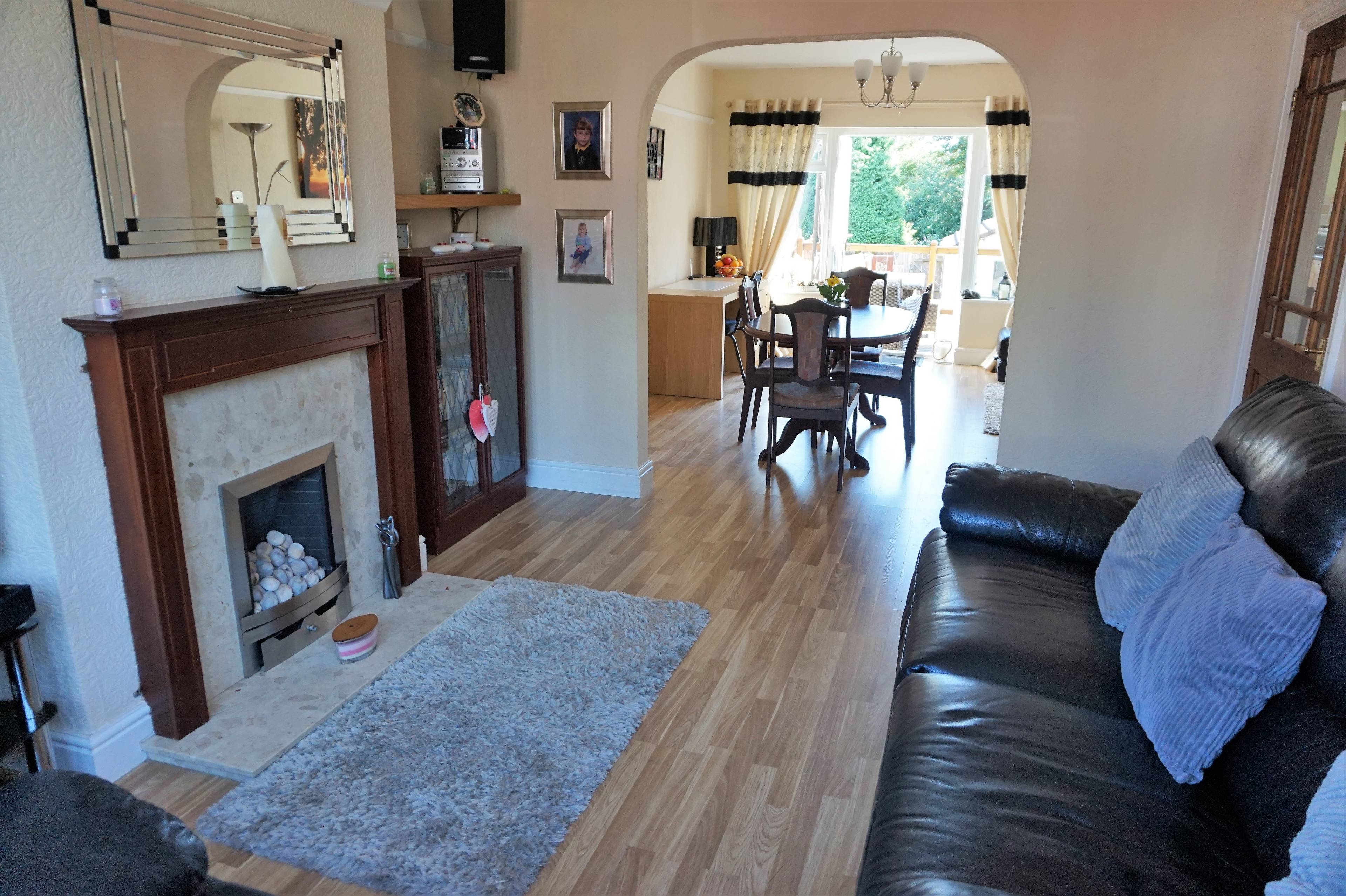 Lounge/Dining Room