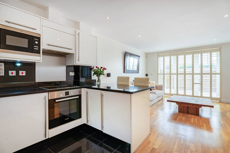 2 bedroom maisonette