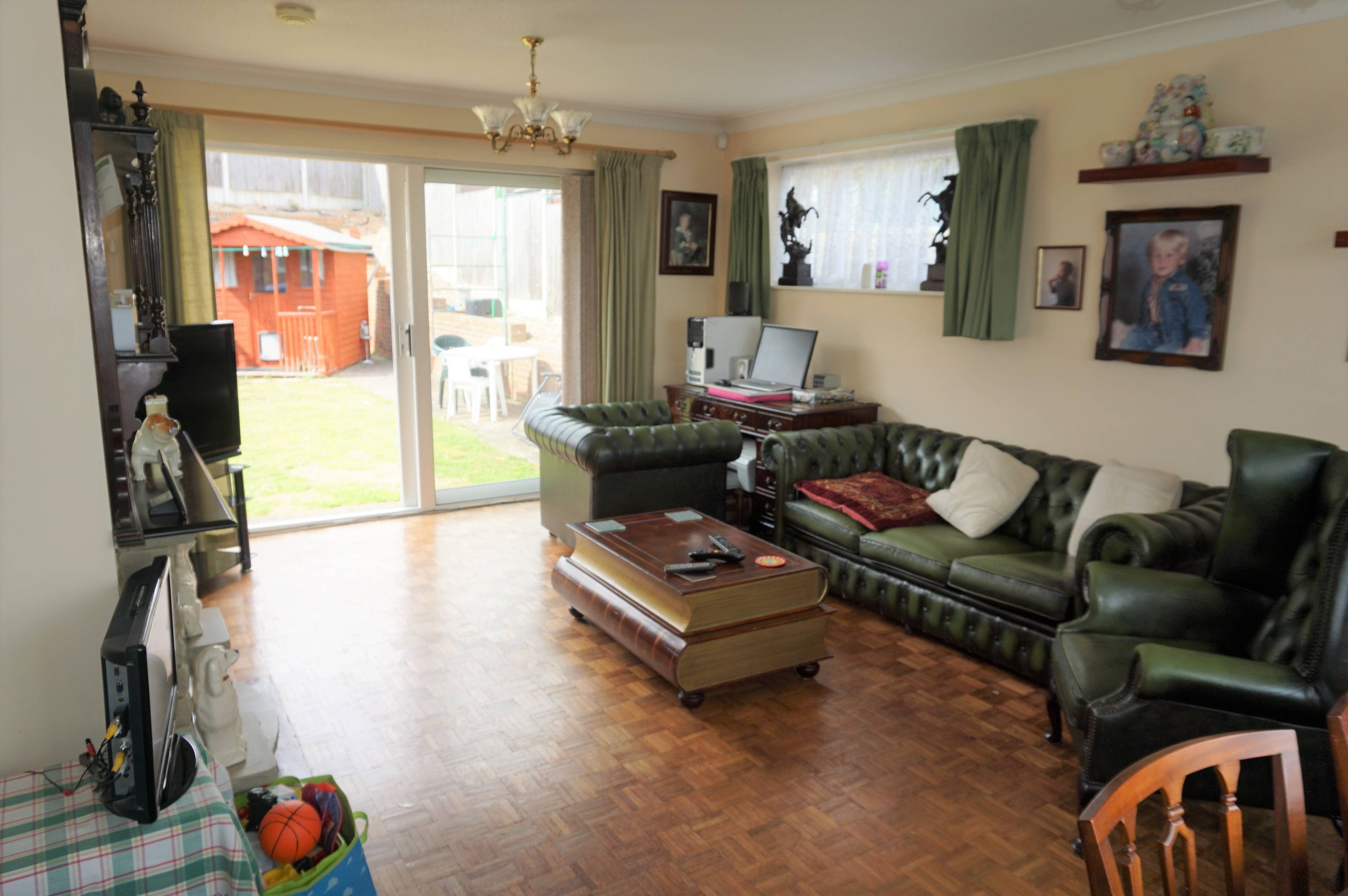 Lounge/Dining Room