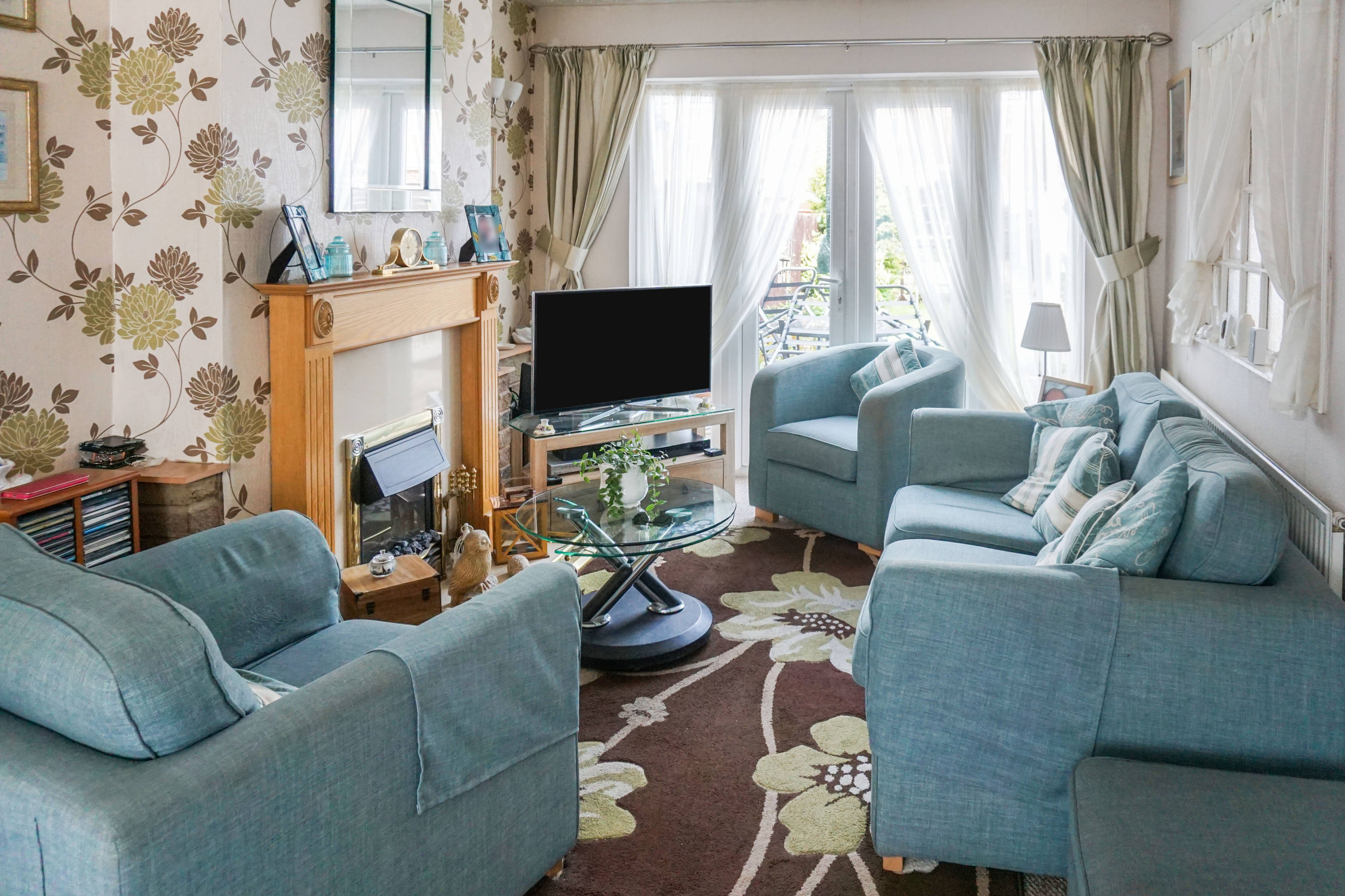 Lounge/Dining Room