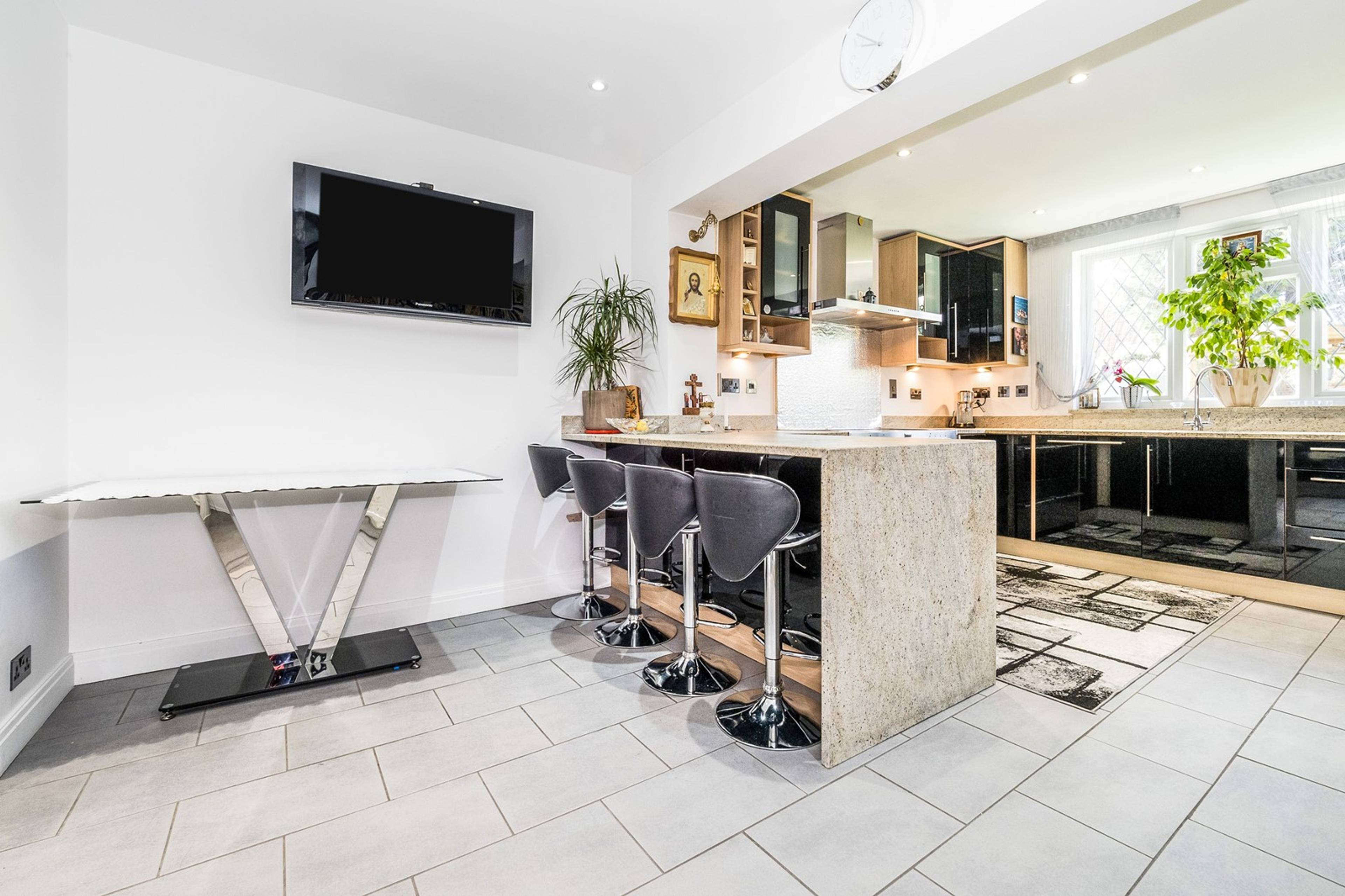 Lounge/Dining Room