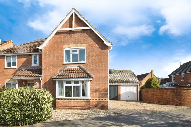 3 bedroom semi-detached house