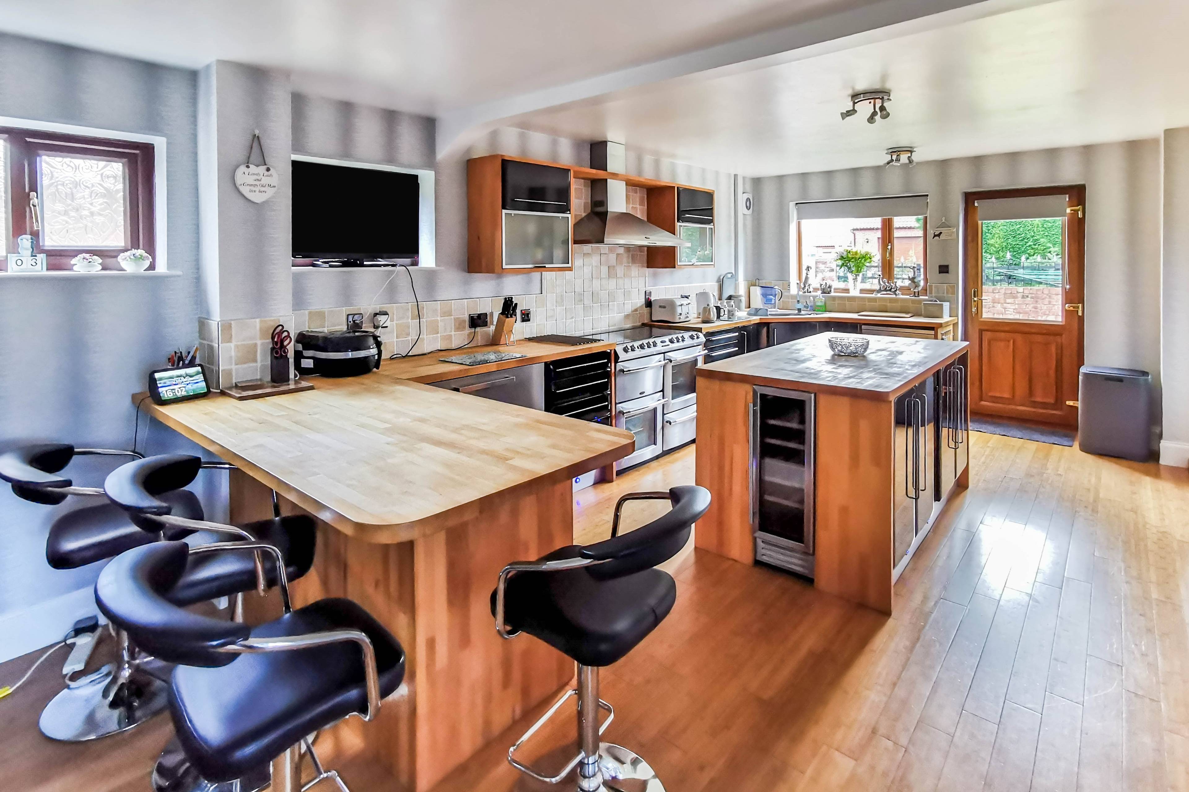 Kitchen/Breakfast