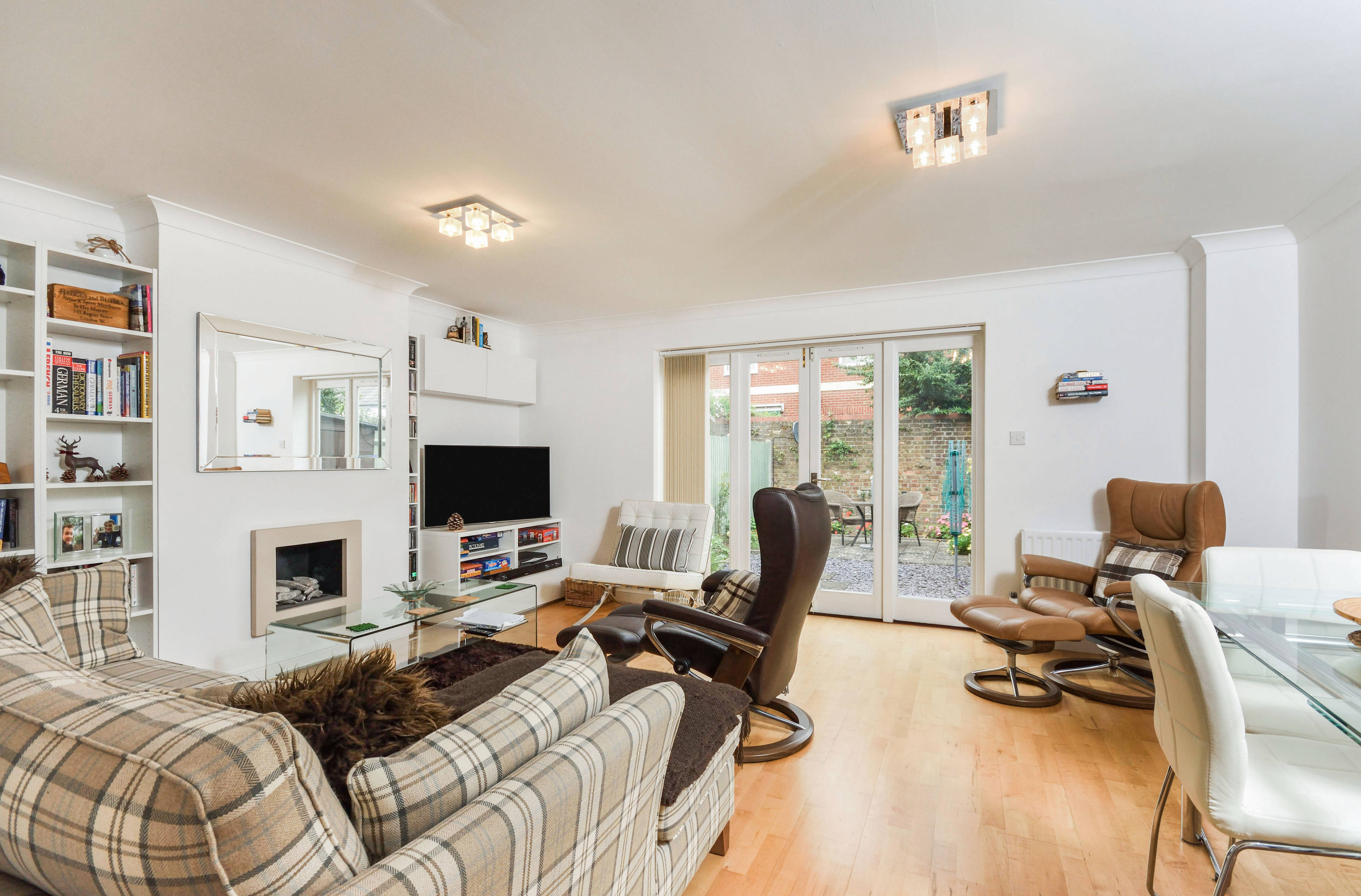 Lounge/Dining Room