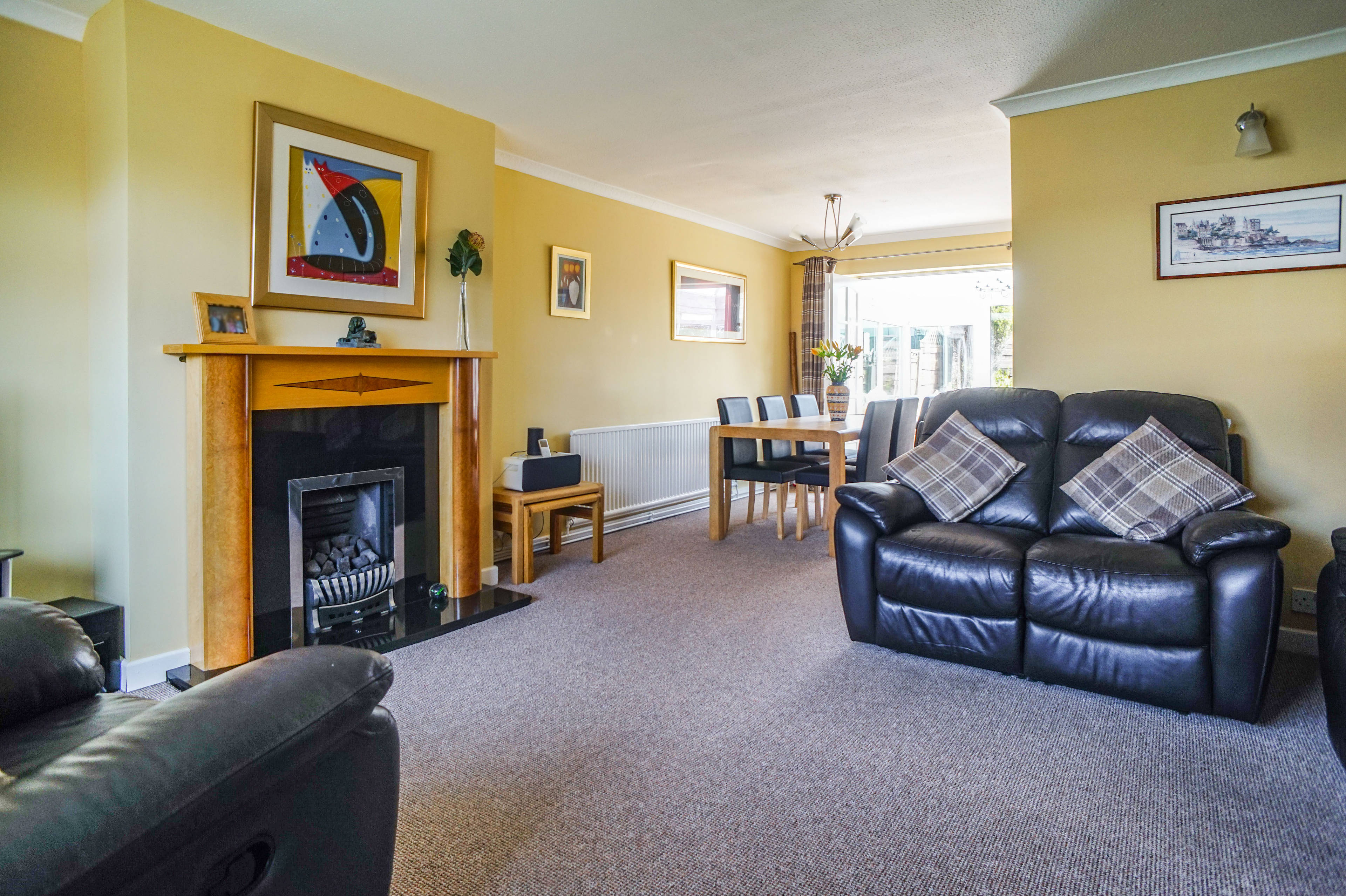 Lounge/Dining Room