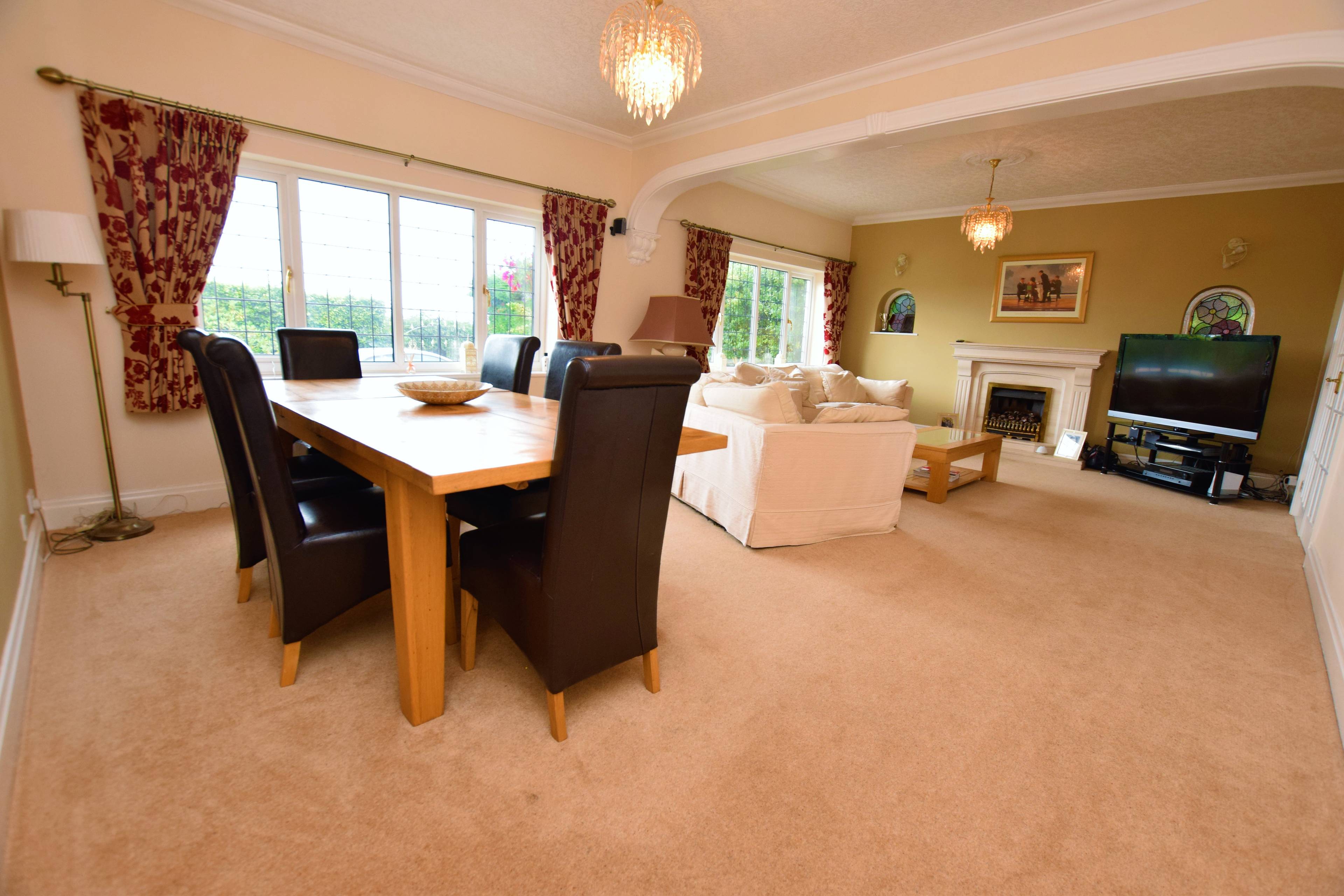 Lounge/Dining Room