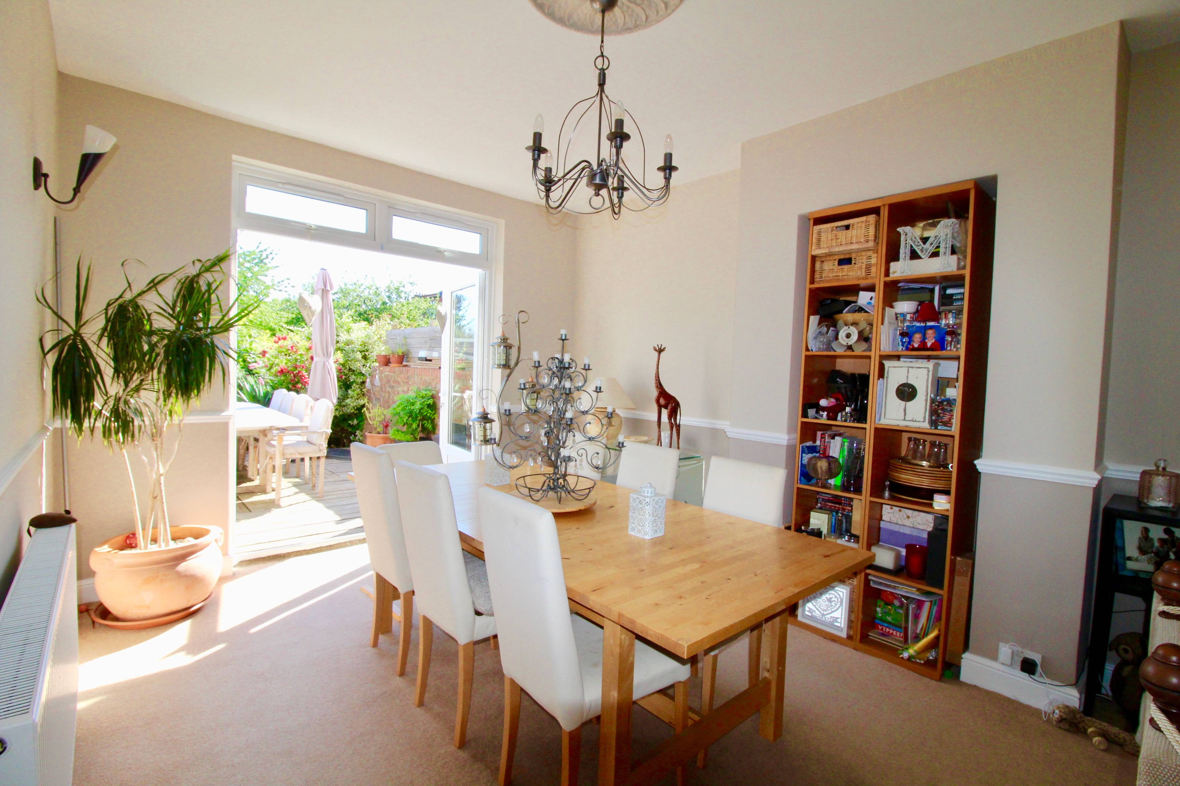 Lounge/Dining Room